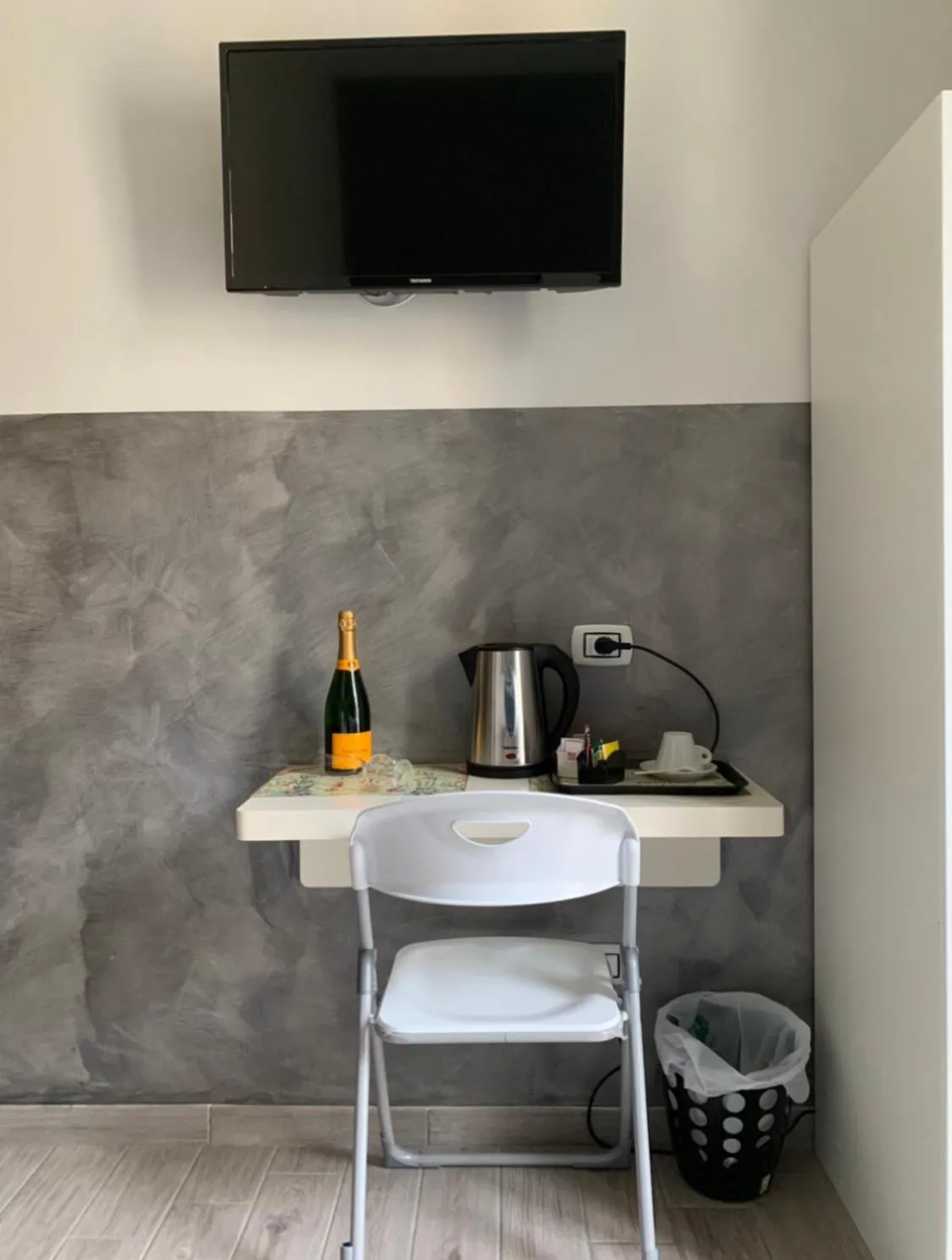 TV and multimedia in Joy Naples