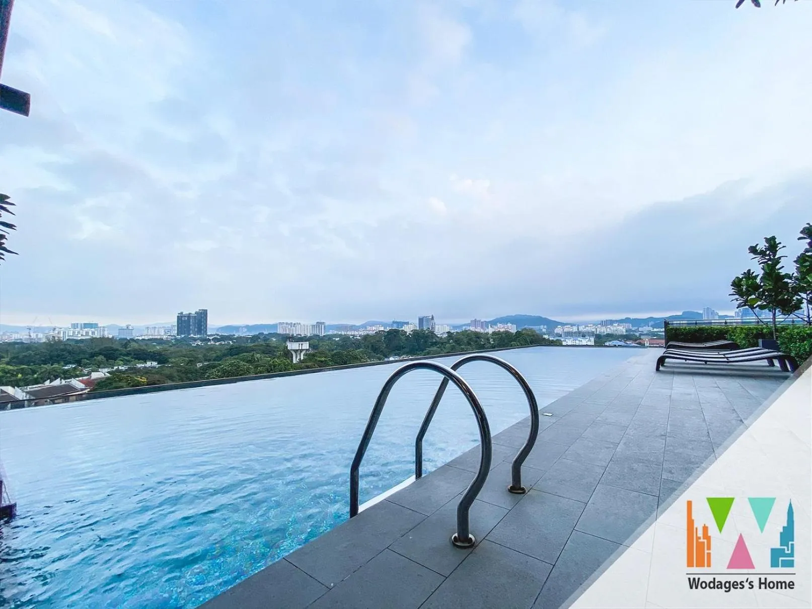 Swimming pool in Expressionz KLCC by Wodages