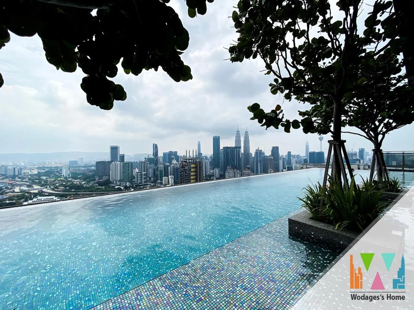 Swimming pool in Expressionz KLCC by Wodages