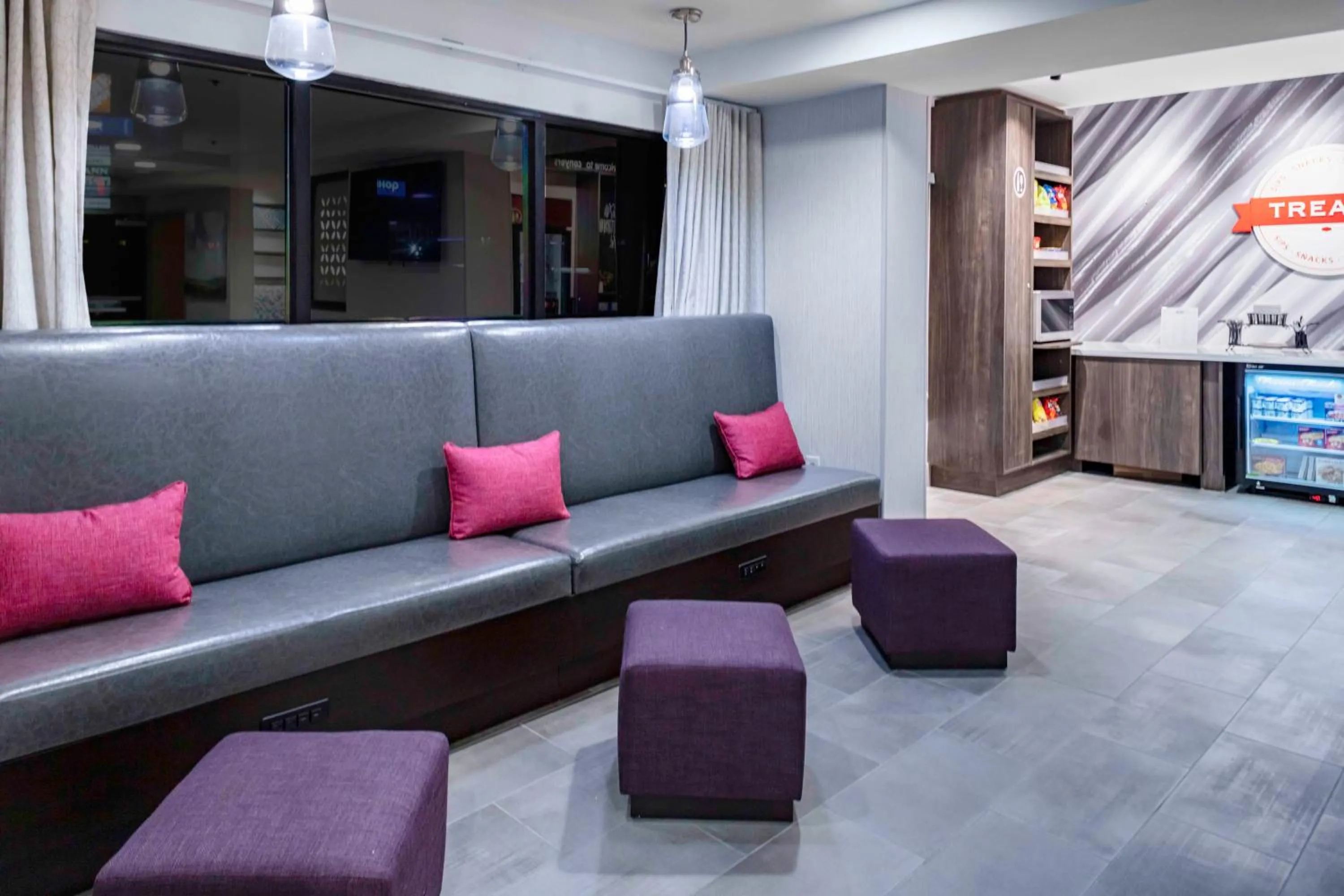 Lobby or reception in Hampton Inn Conyers