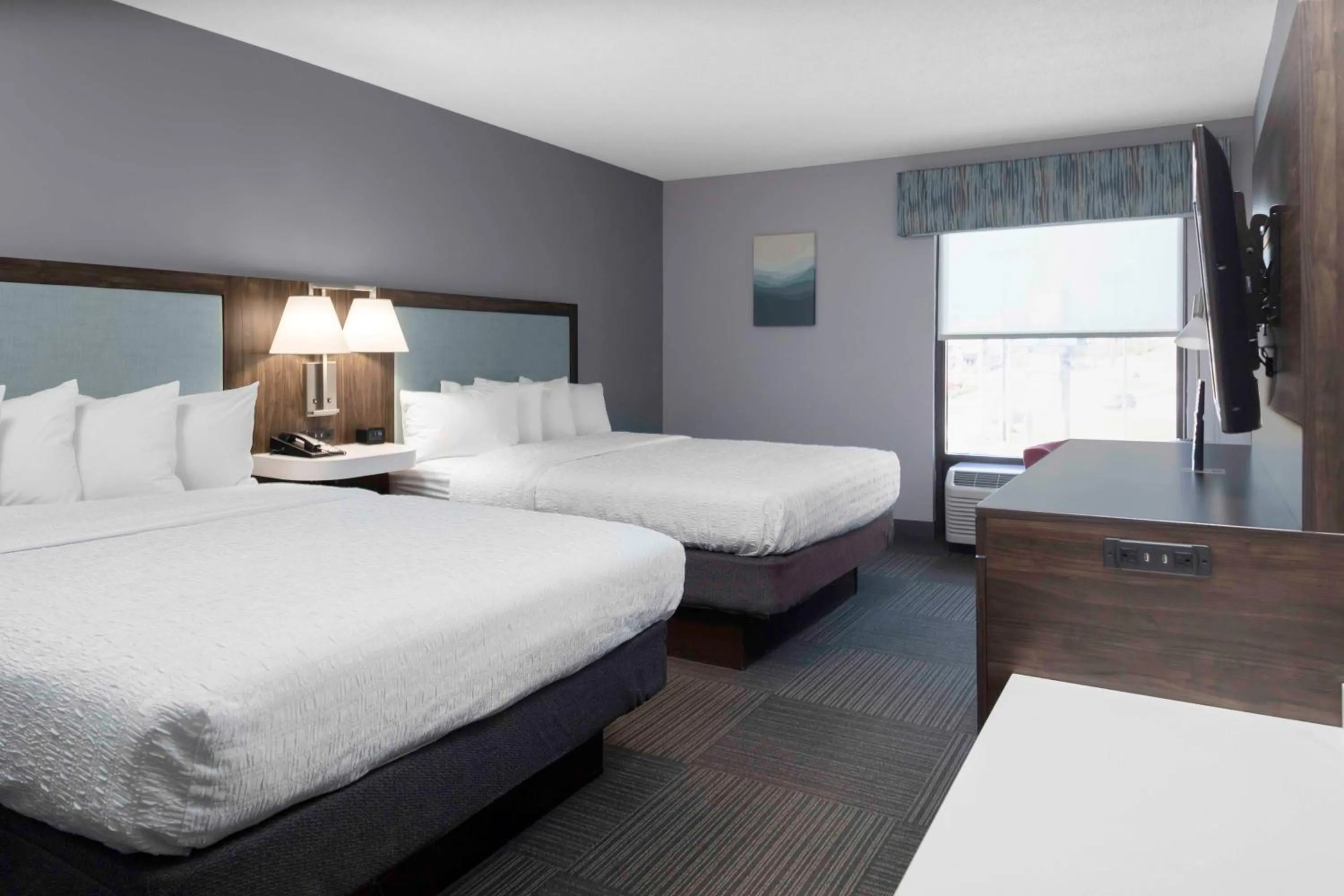 Photo of the whole room, Bed in Hampton Inn Conyers