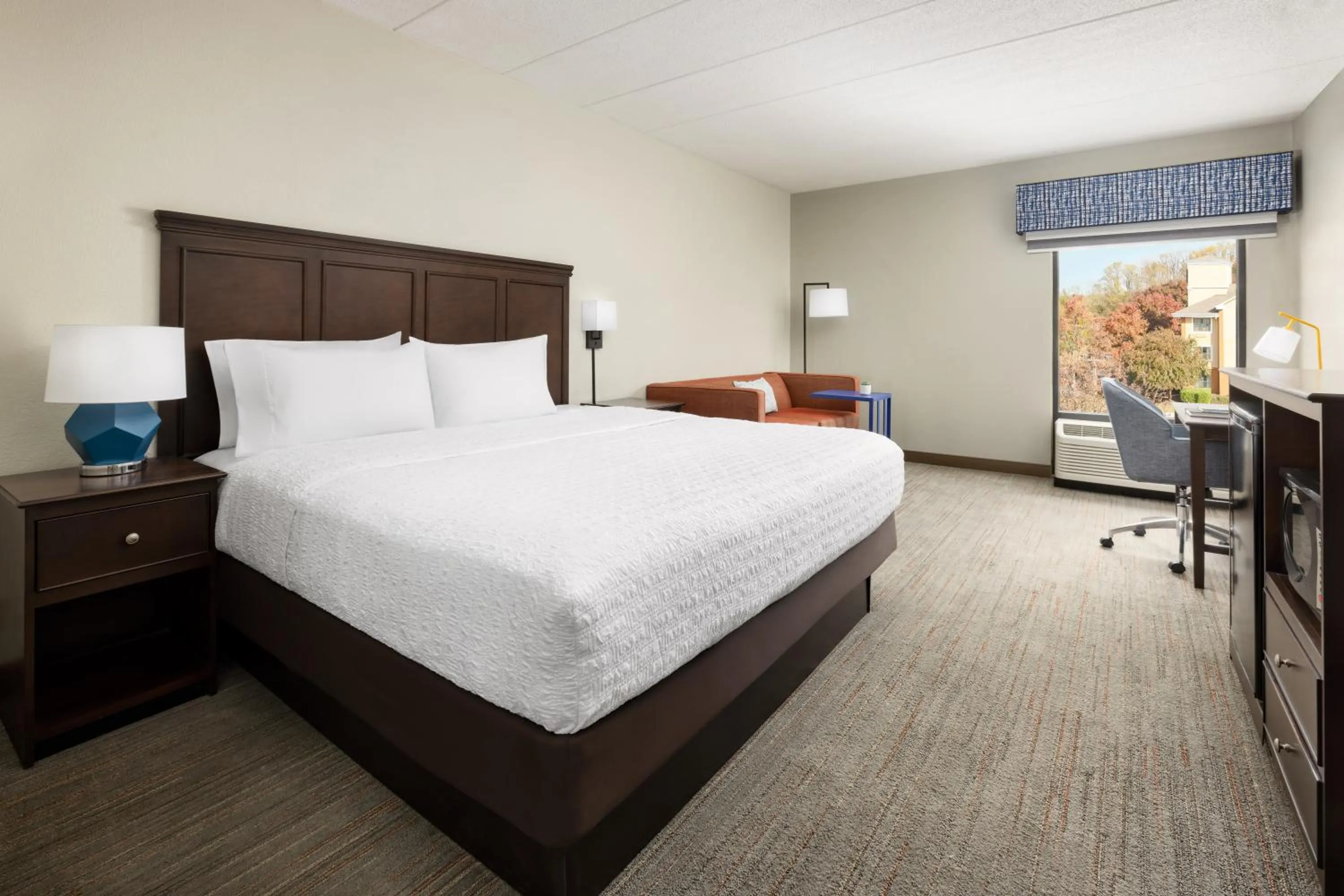 Guests, Bed in Hampton Inn Columbia, MD