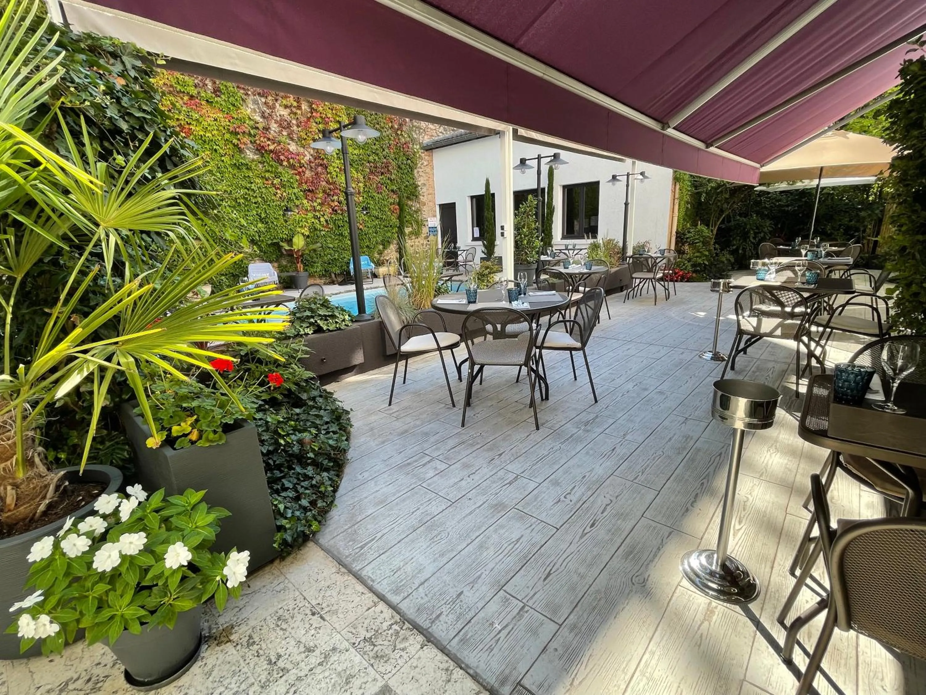 Patio in Demeures & Châteaux Le Pavillon d'Enghien, Vichy Centre