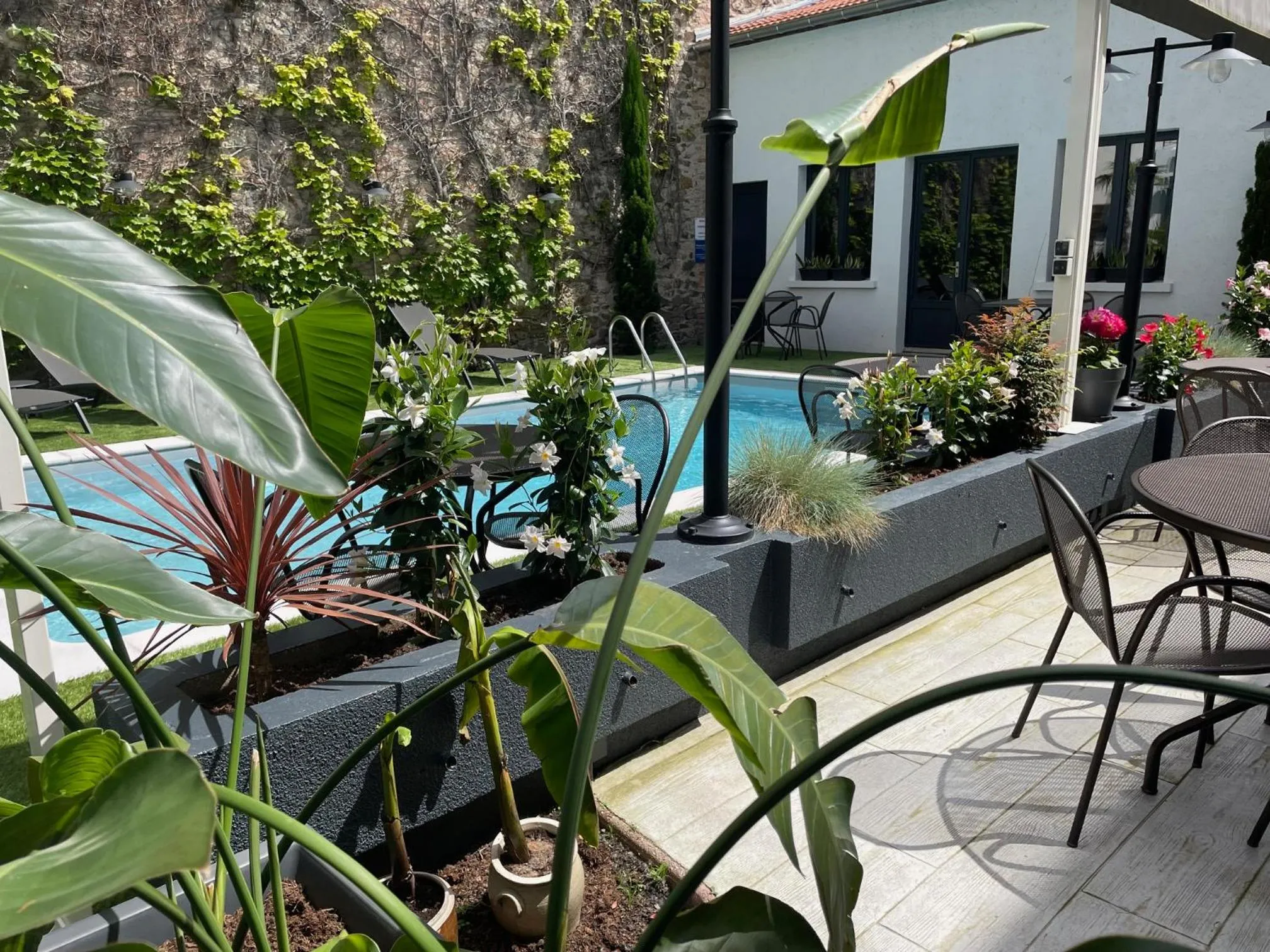 Patio in Demeures & Châteaux Le Pavillon d'Enghien, Vichy Centre