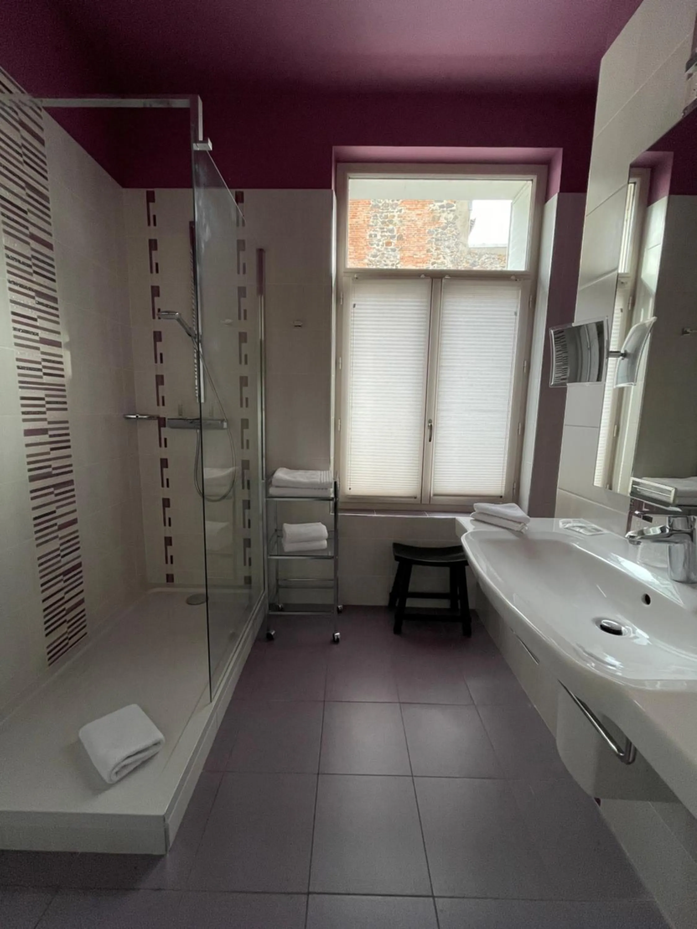 Shower in Demeures & Châteaux Le Pavillon d'Enghien, Vichy Centre