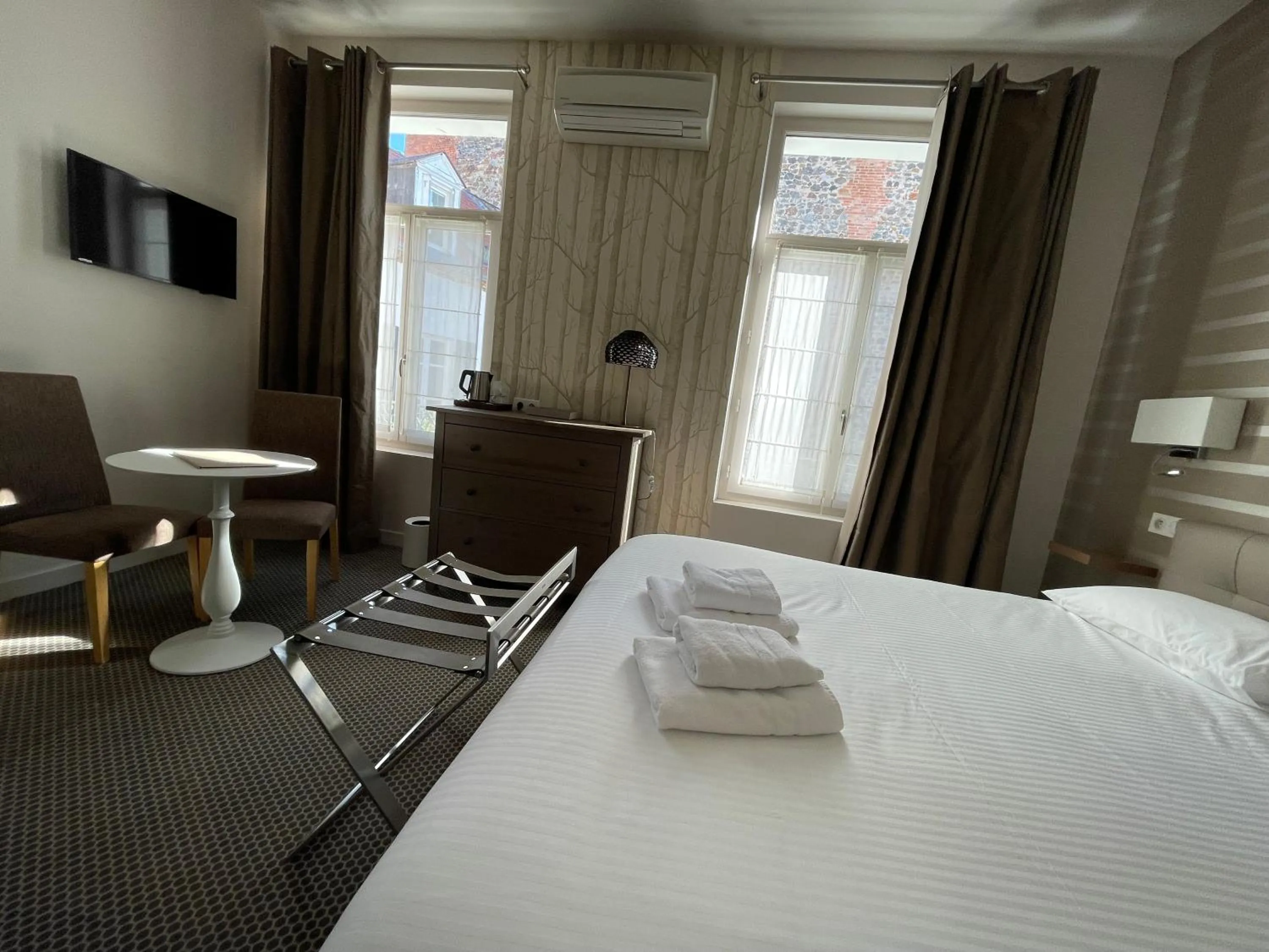 Bed in Demeures & Châteaux Le Pavillon d'Enghien, Vichy Centre