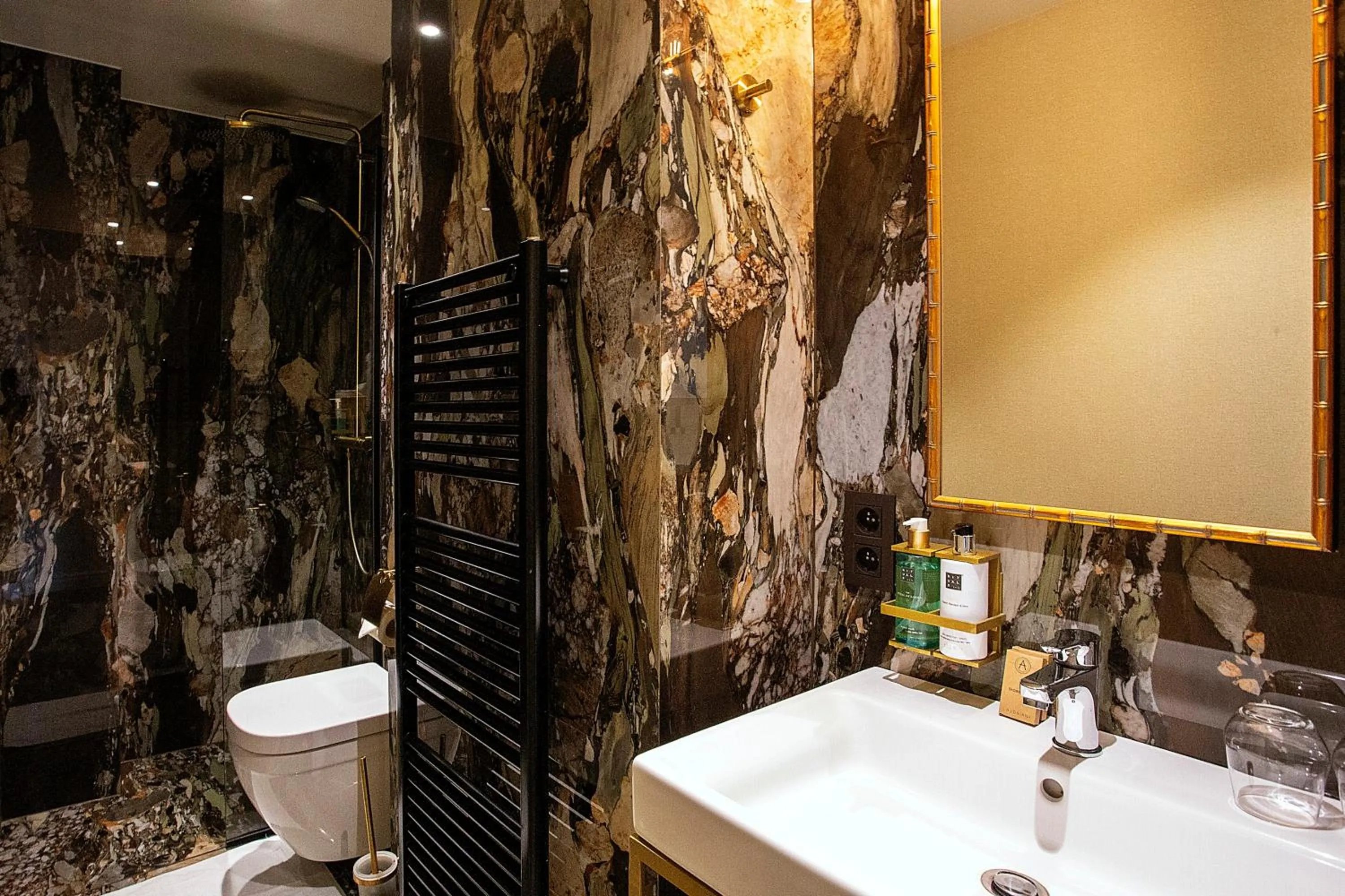 Bathroom in Boutique hotel Shamon