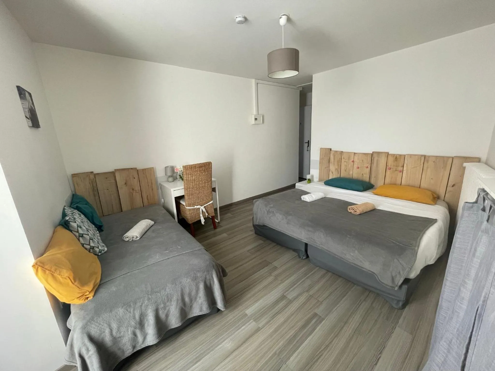 Photo of the whole room, Bed in Gîte:"sur le chemin"