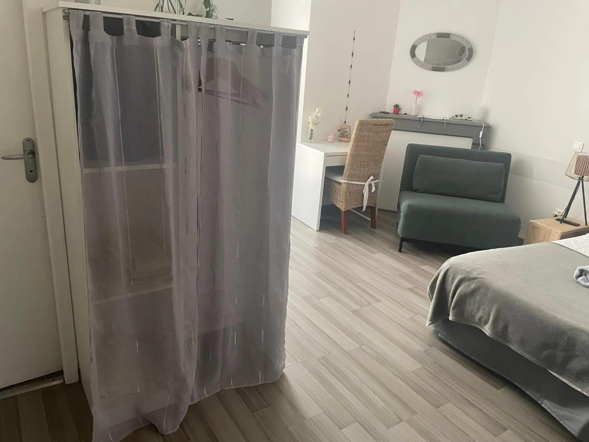 Seating area, Bed in Gîte:"sur le chemin"