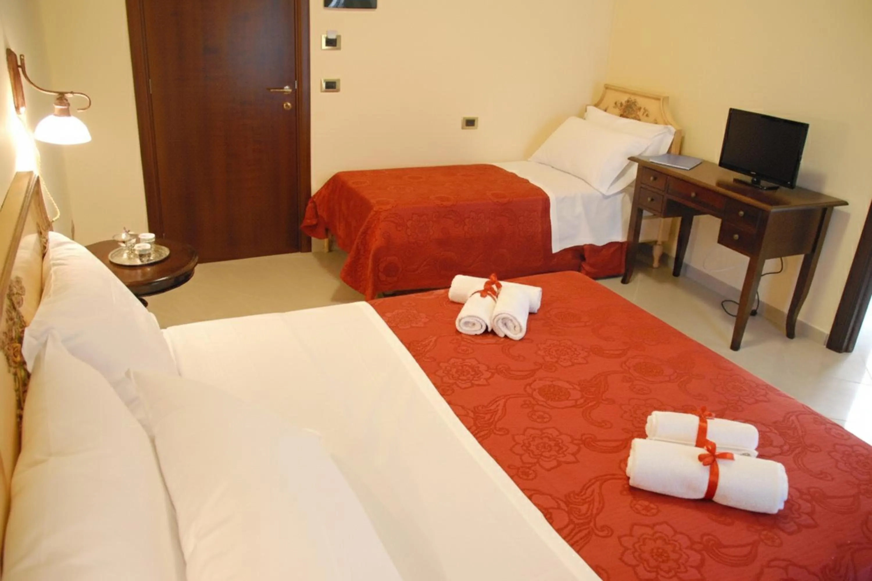 View (from property/room), Bed in Garibaldi Relais