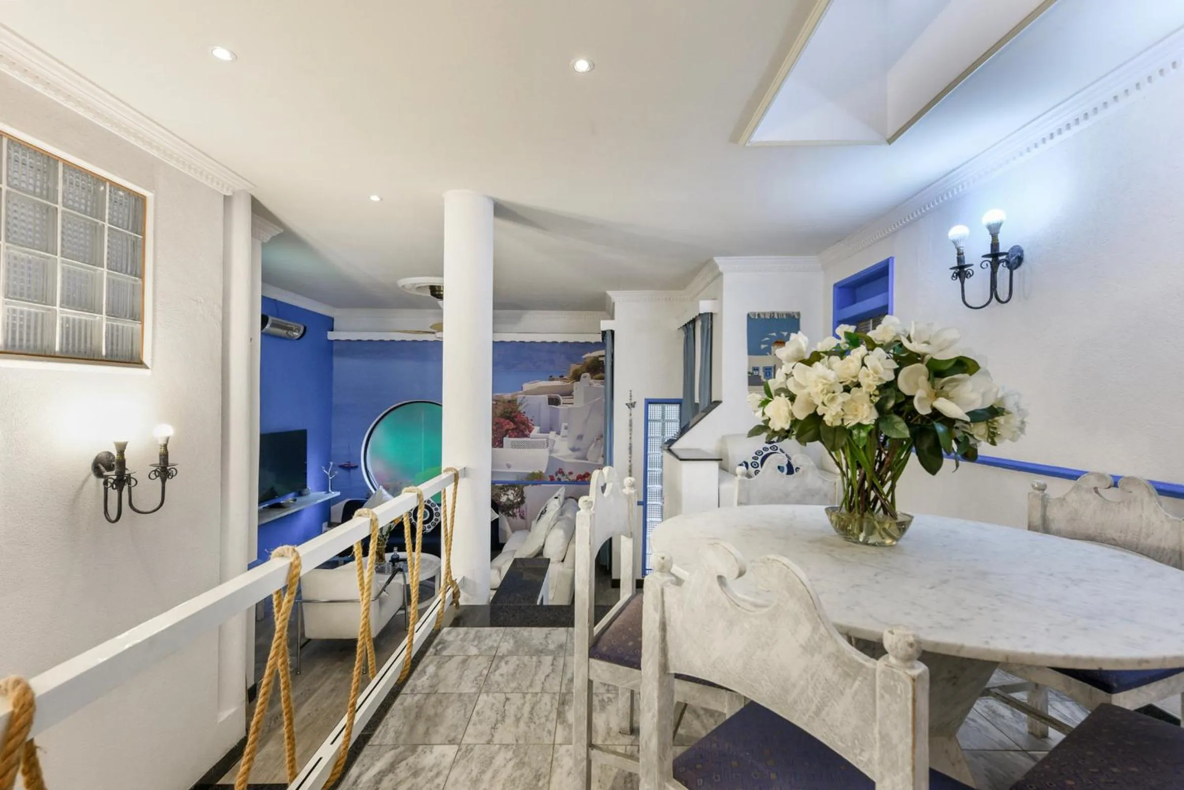 Dining area in Villa Simonne
