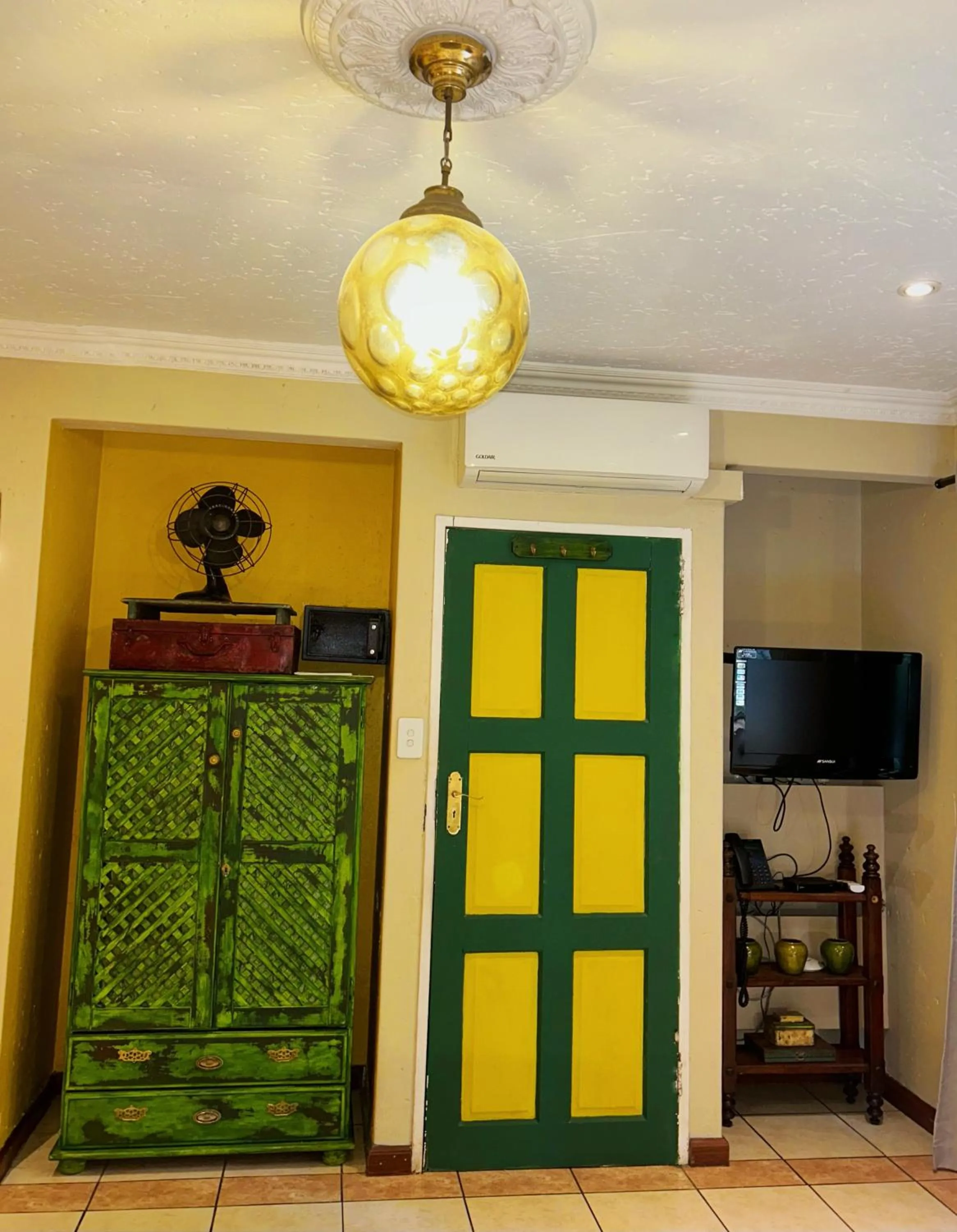 TV and multimedia in Villa Simonne