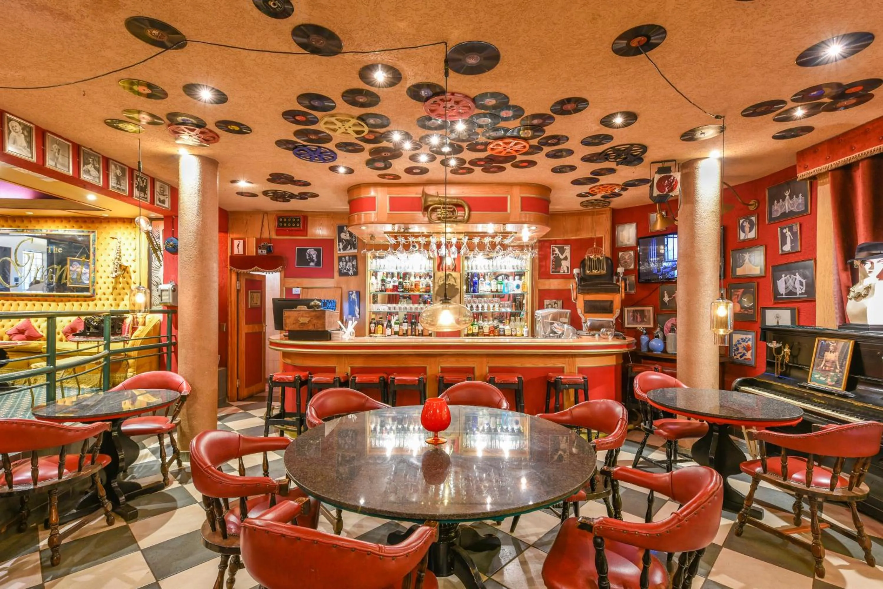 Lounge or bar in Villa Simonne