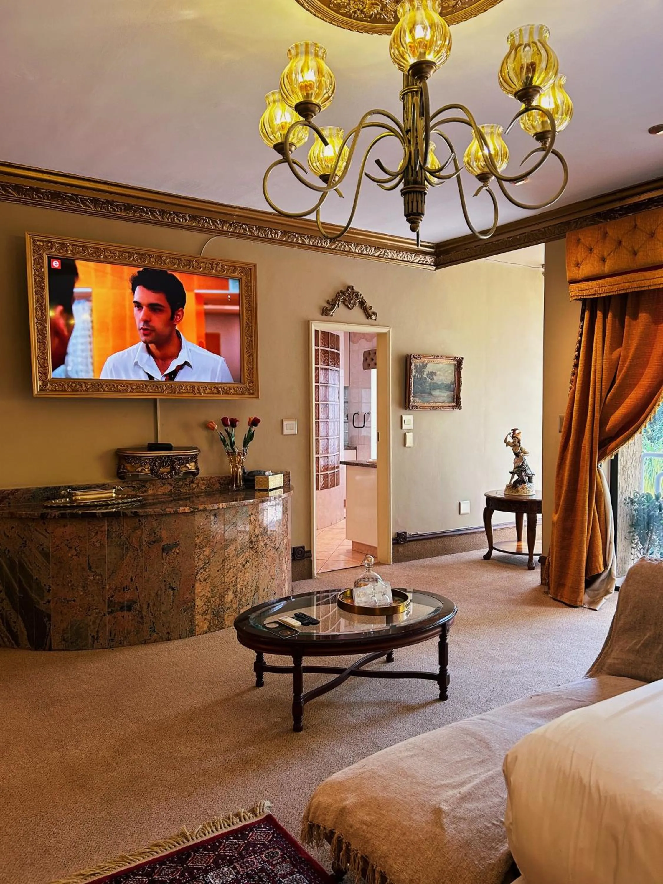 TV and multimedia, Bed in Villa Simonne