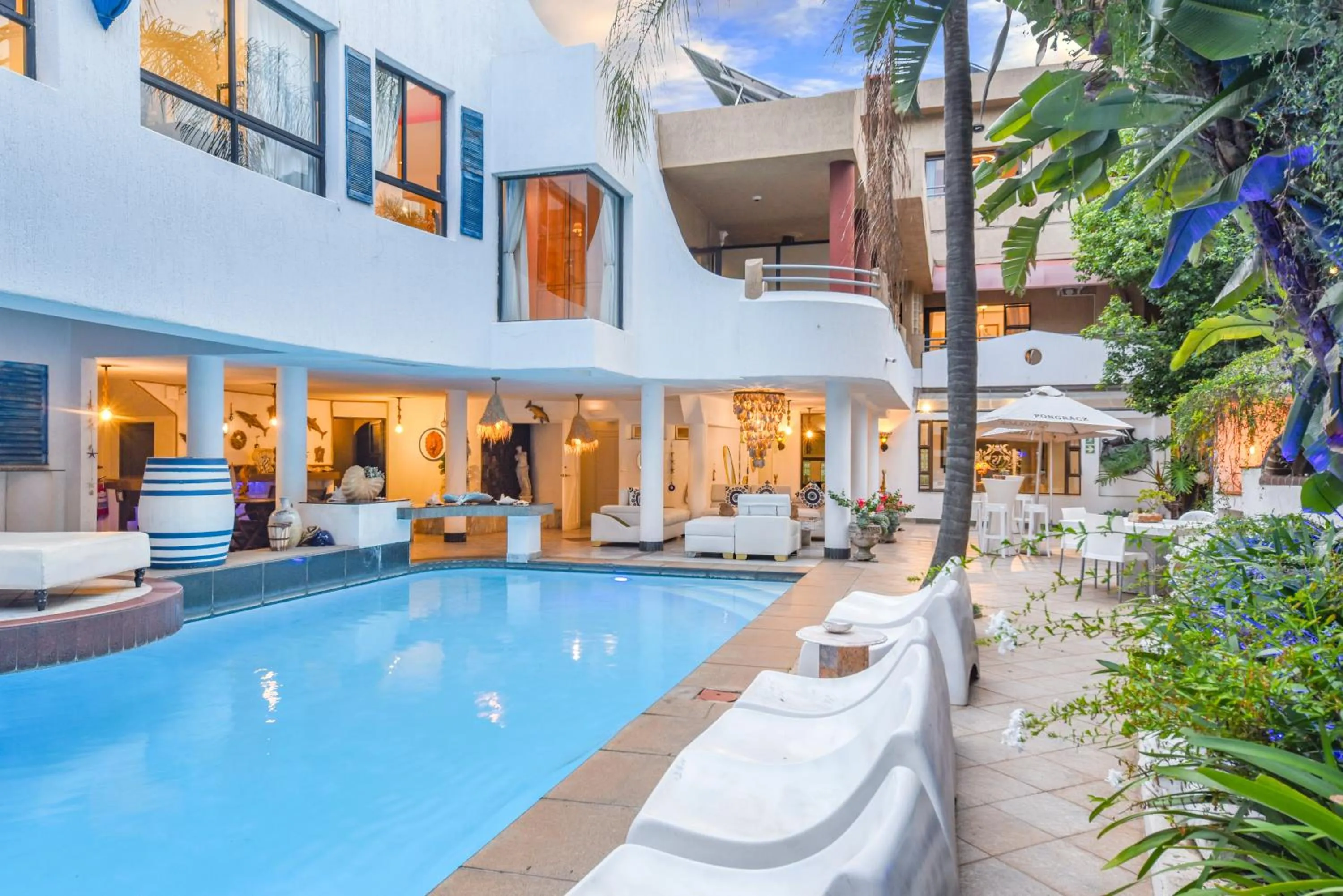 Swimming pool in Villa Simonne