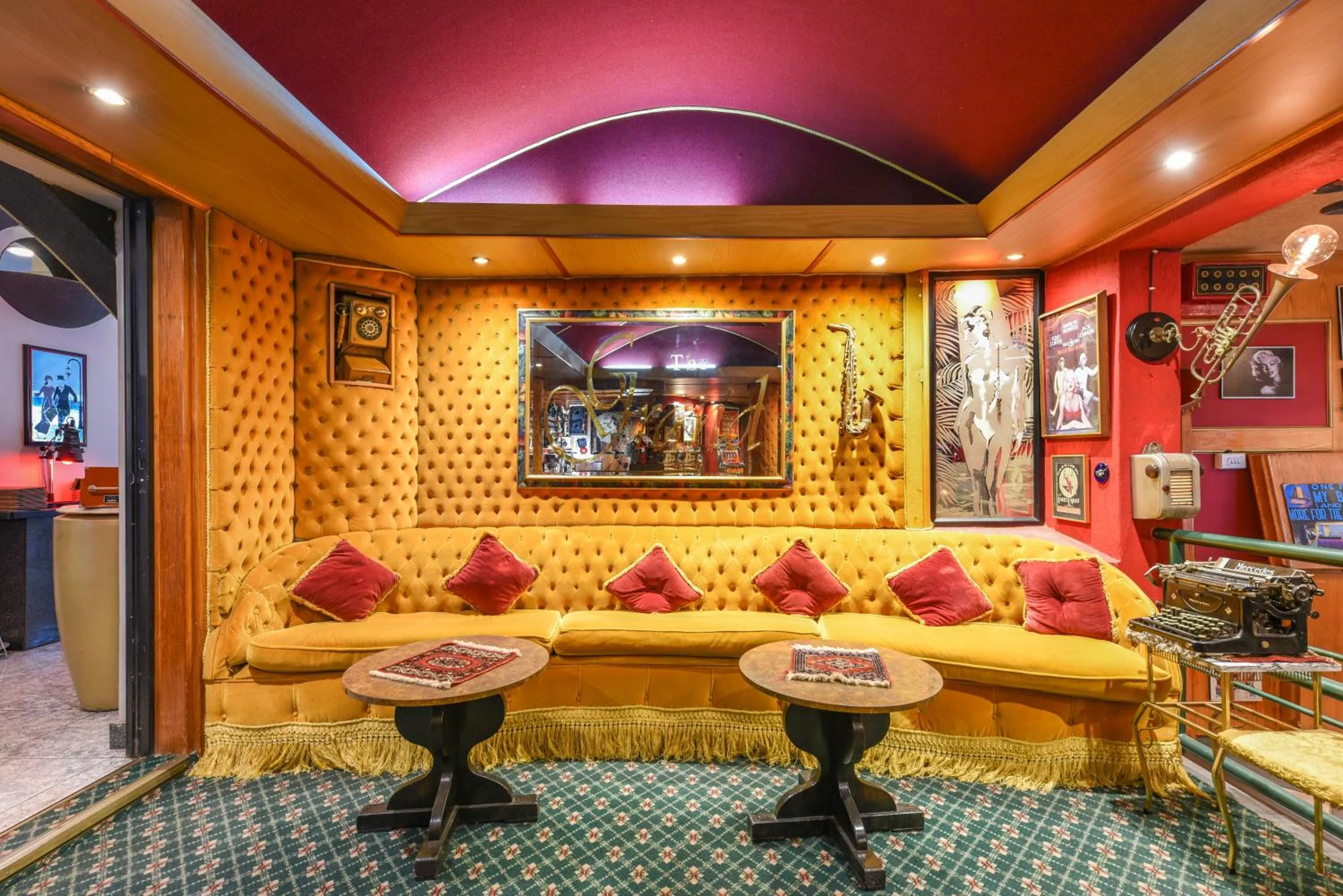 Lounge or bar in Villa Simonne