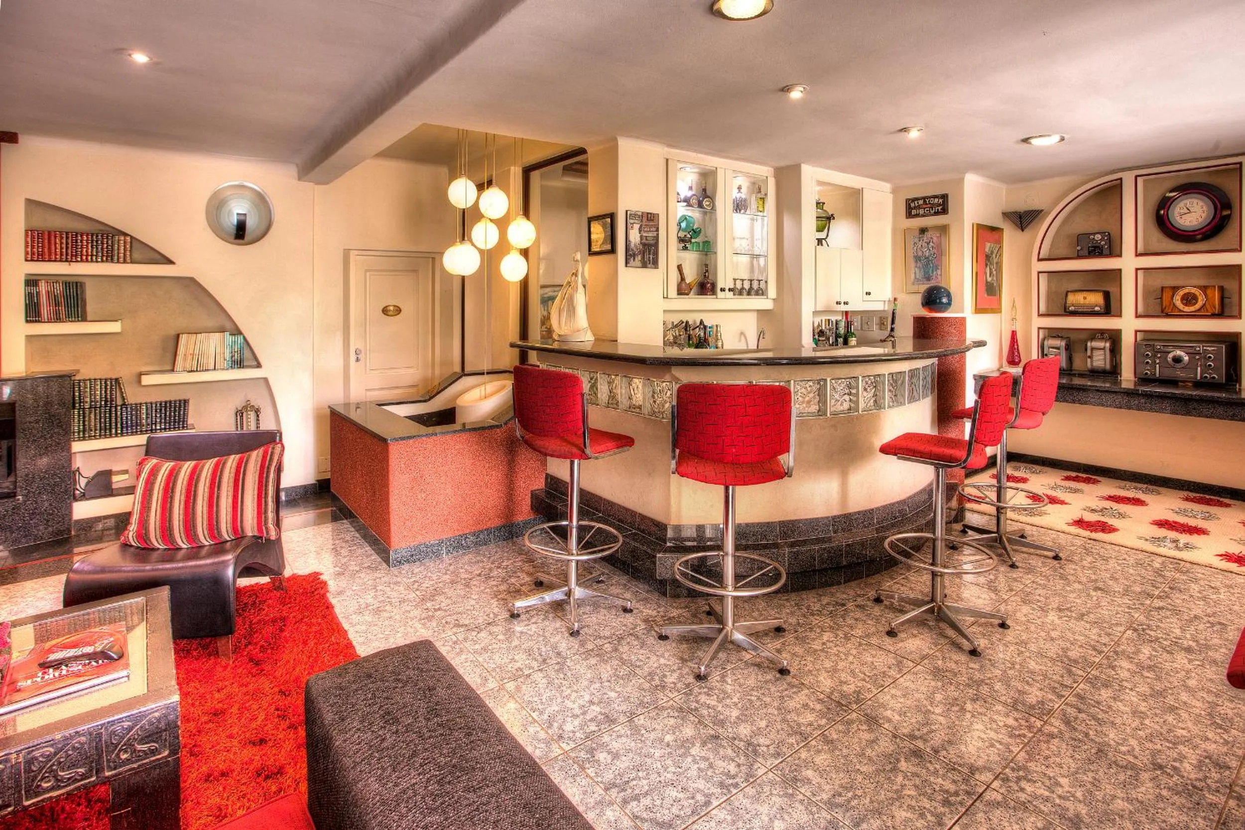 Lounge or bar in Villa Simonne