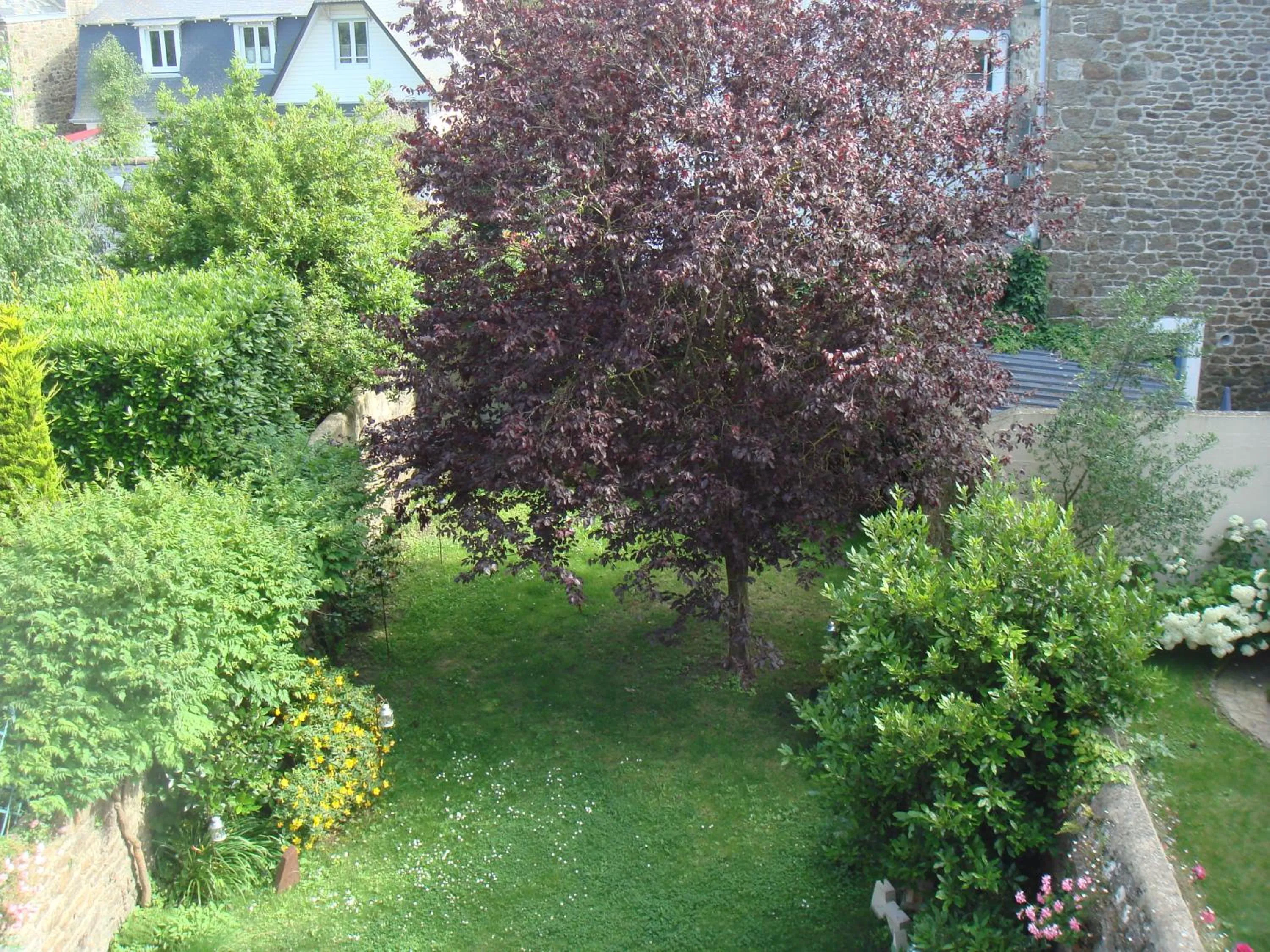 Garden in B&B Maison Angélus