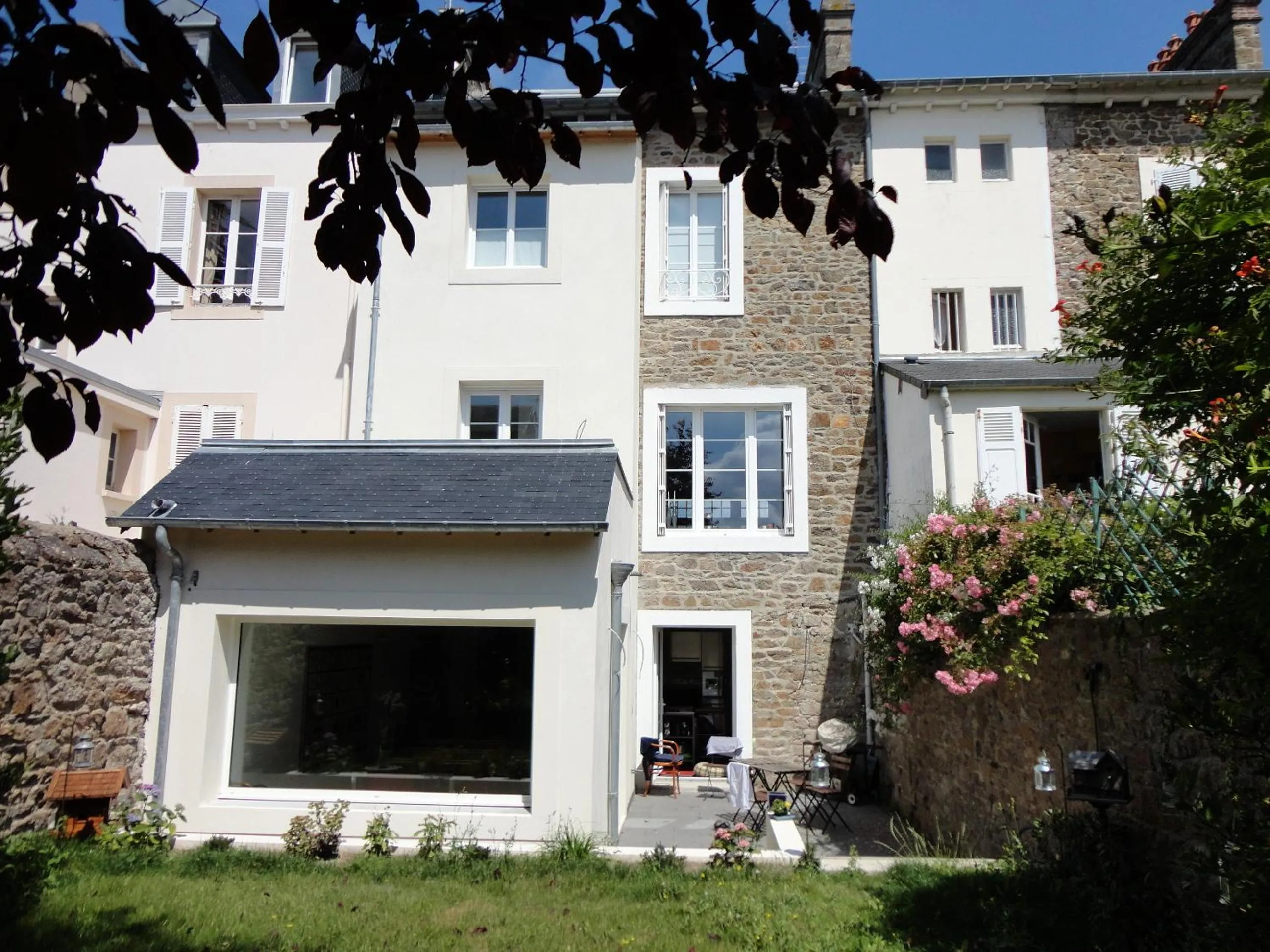 Facade/entrance in B&B Maison Angélus