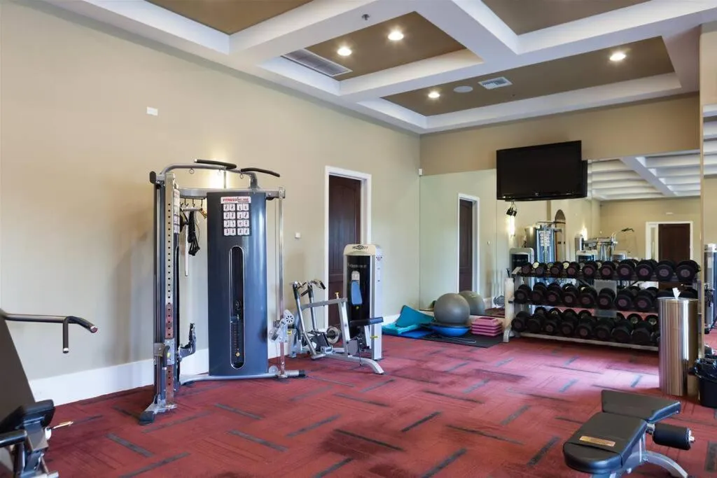 Gated townhouse with heated pool, hot tub, near US60