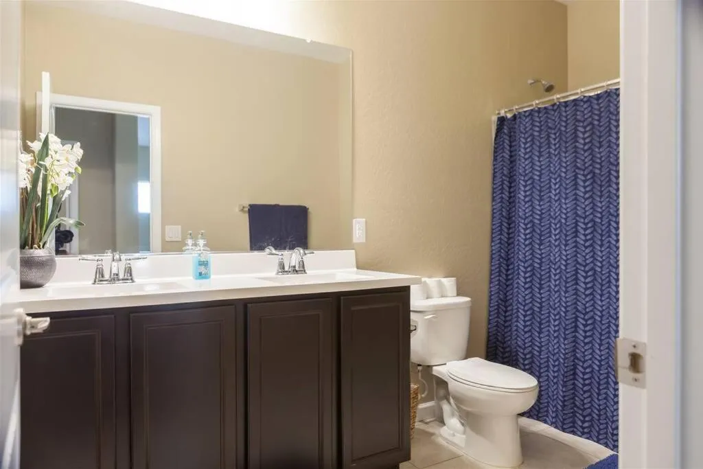 Gated townhouse with heated pool, hot tub, near US60