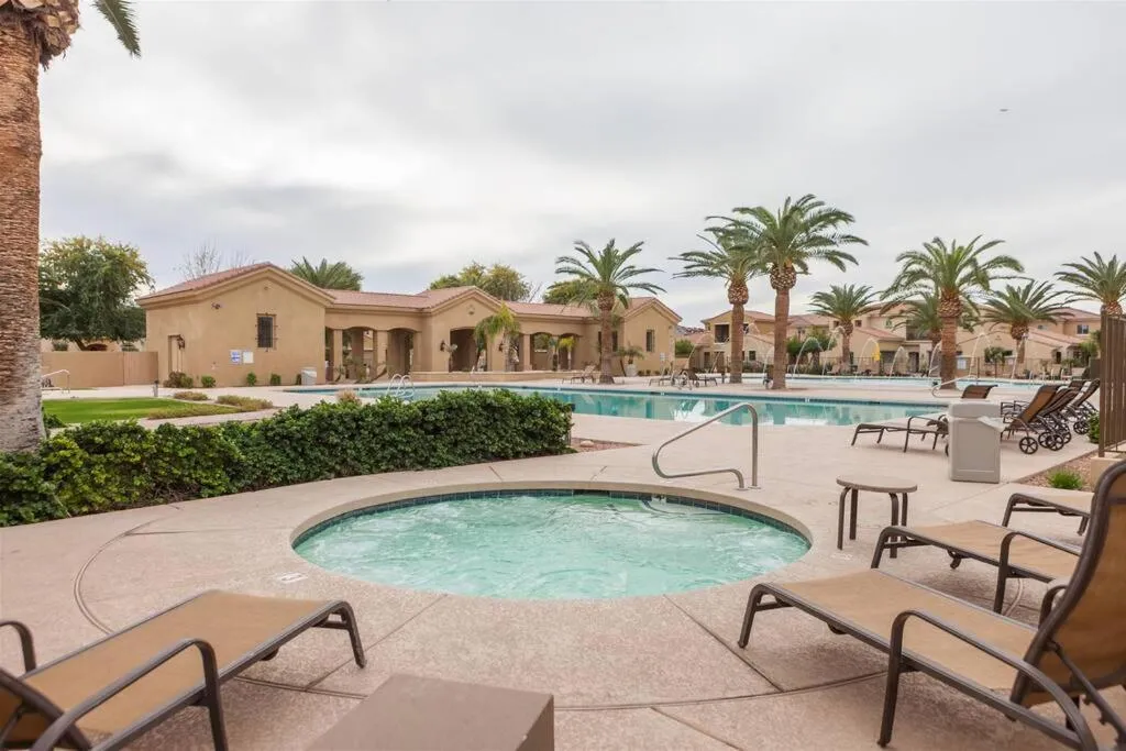 Gated townhouse with heated pool, hot tub, near US60