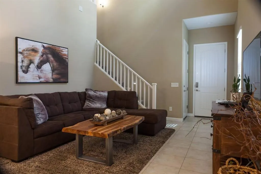 Gated townhouse with heated pool, hot tub, near US60