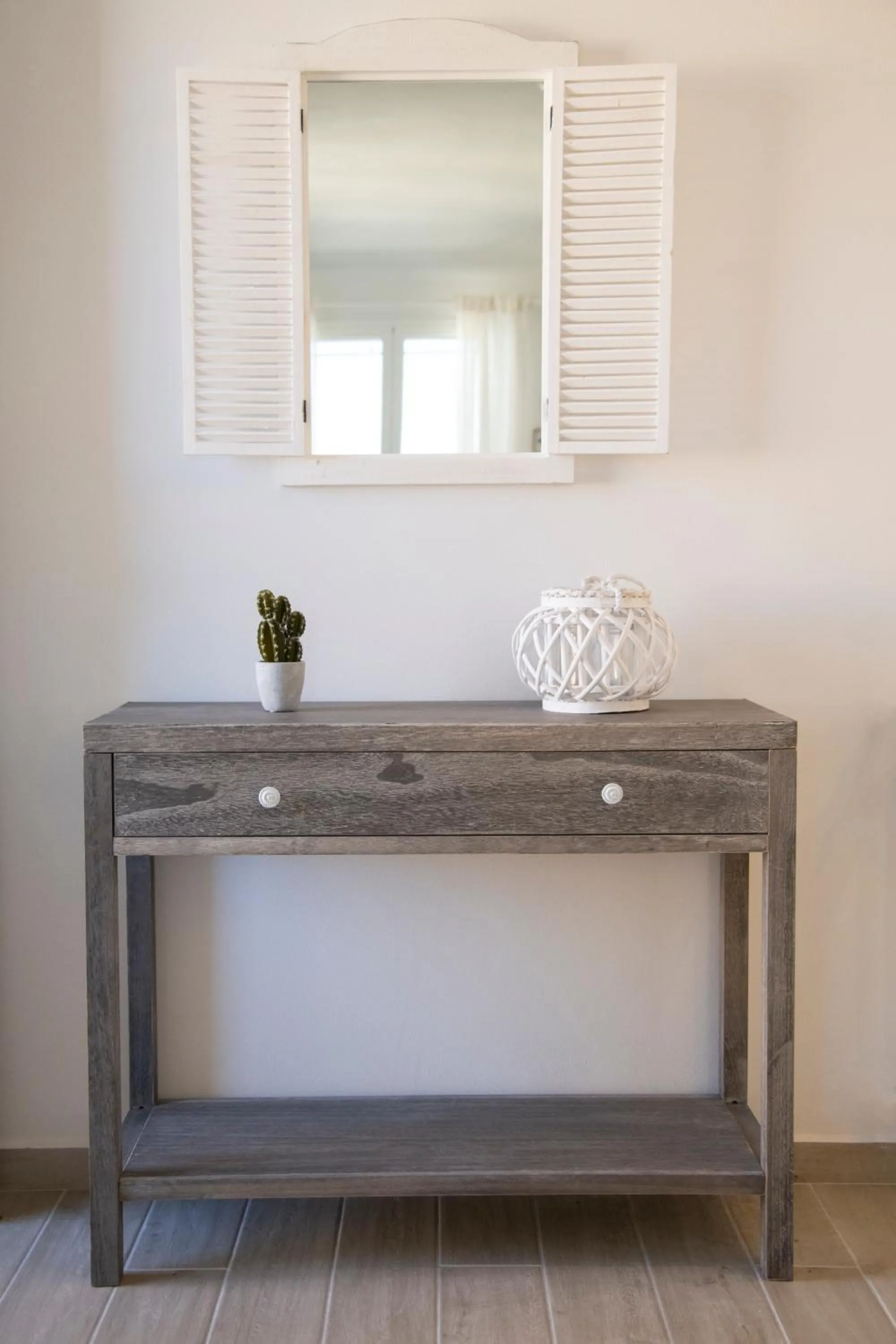 Decorative detail in Bianco di Mare