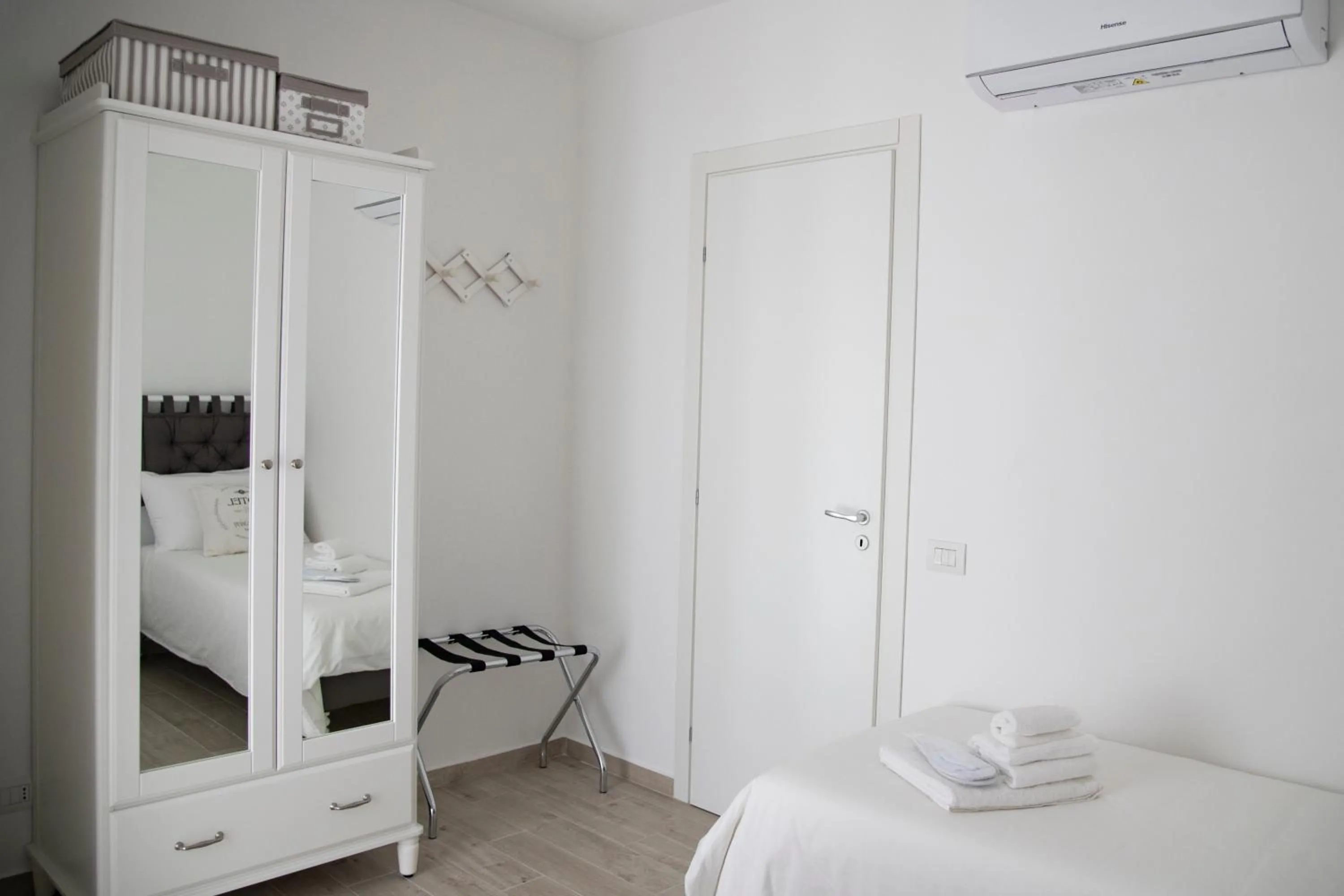 Bedroom, Bed in Bianco di Mare