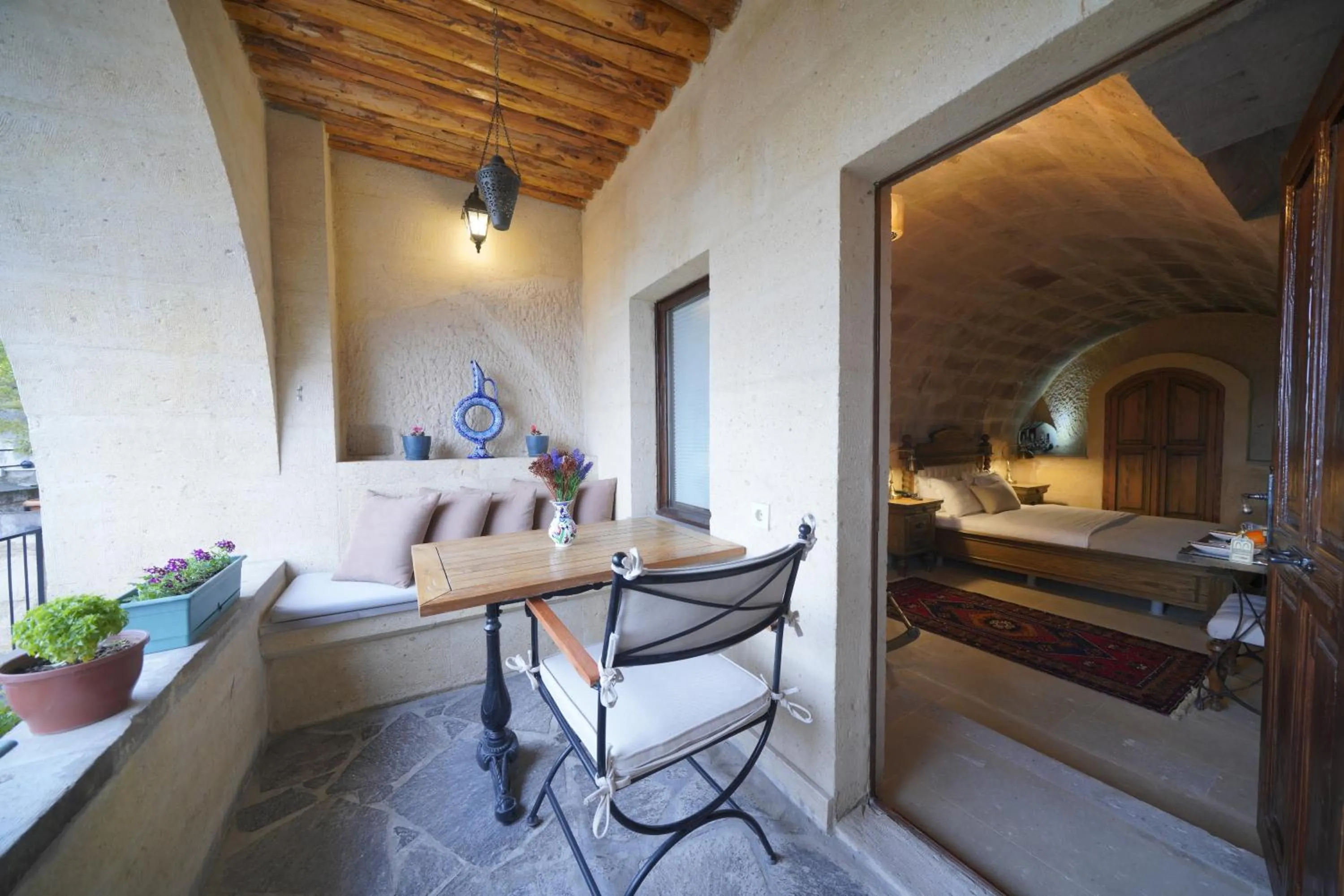 Balcony/Terrace, Bed in Maya Cave