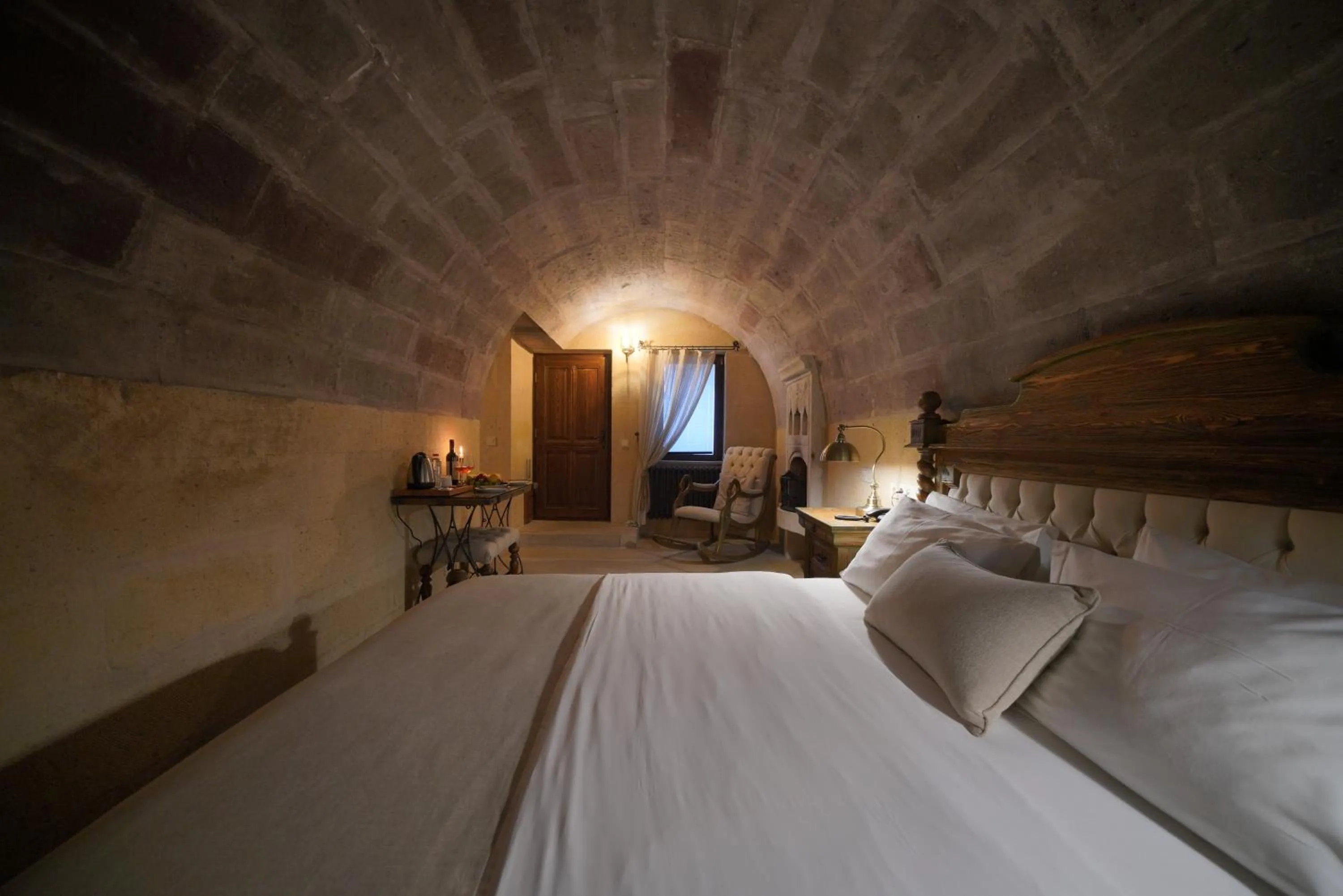 Photo of the whole room, Bed in Maya Cave