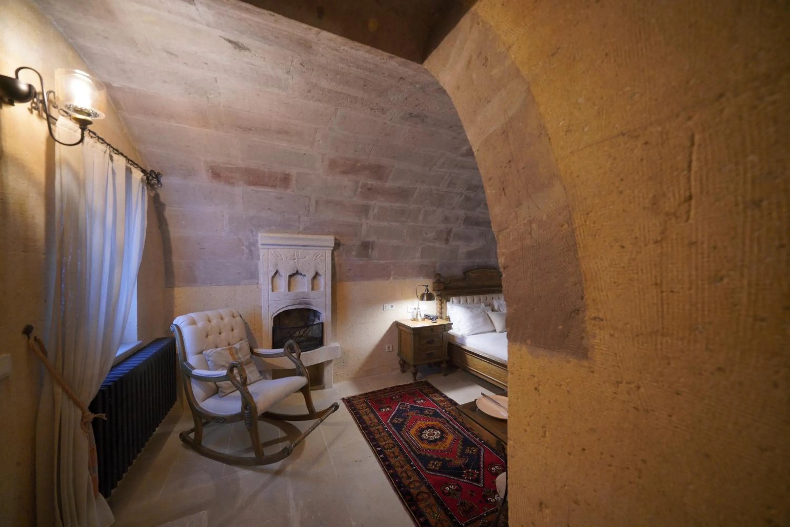 Photo of the whole room in Maya Cave