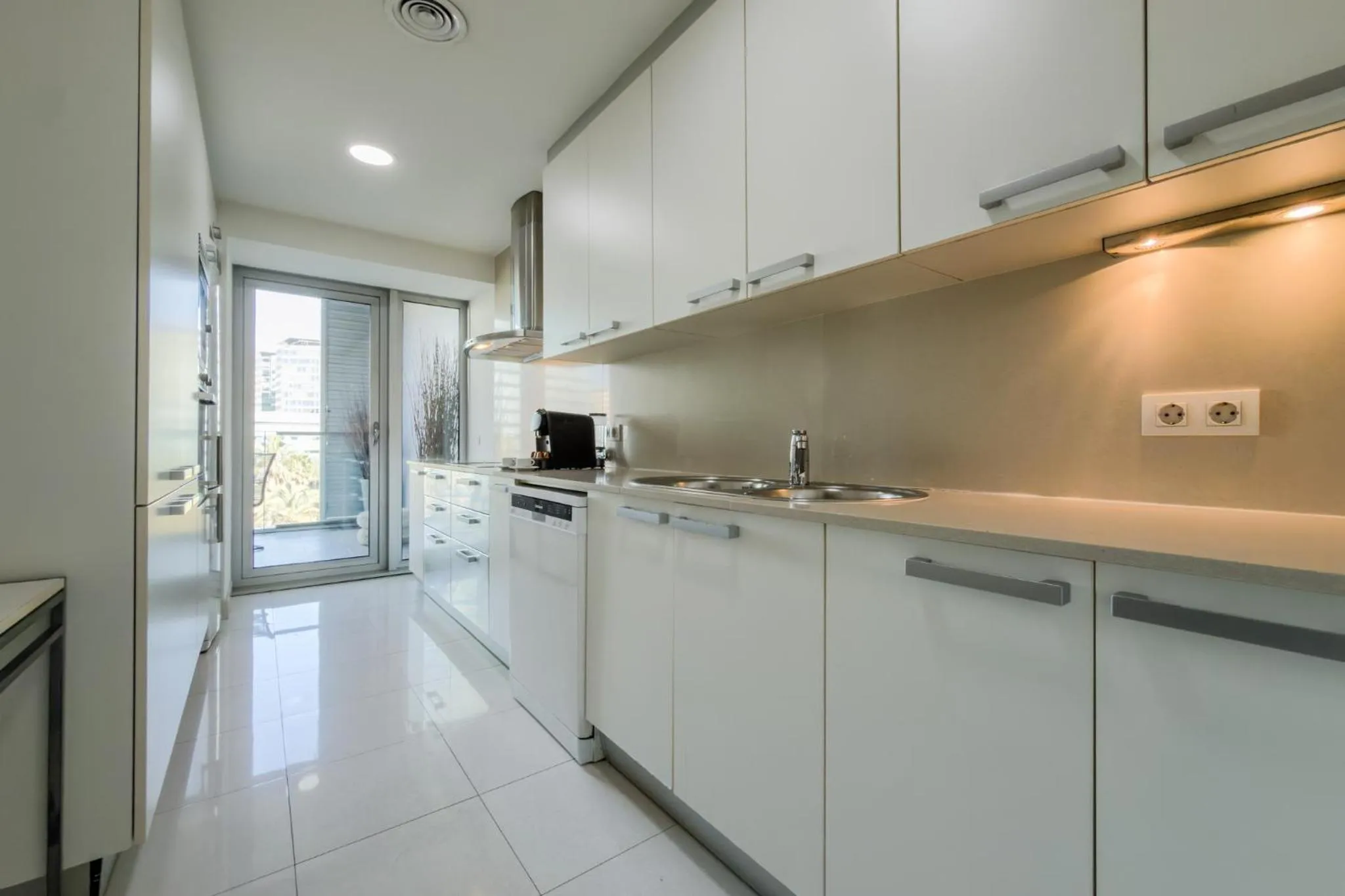 Kitchen or kitchenette in Rent Top Apartments Beach-Diagonal Mar