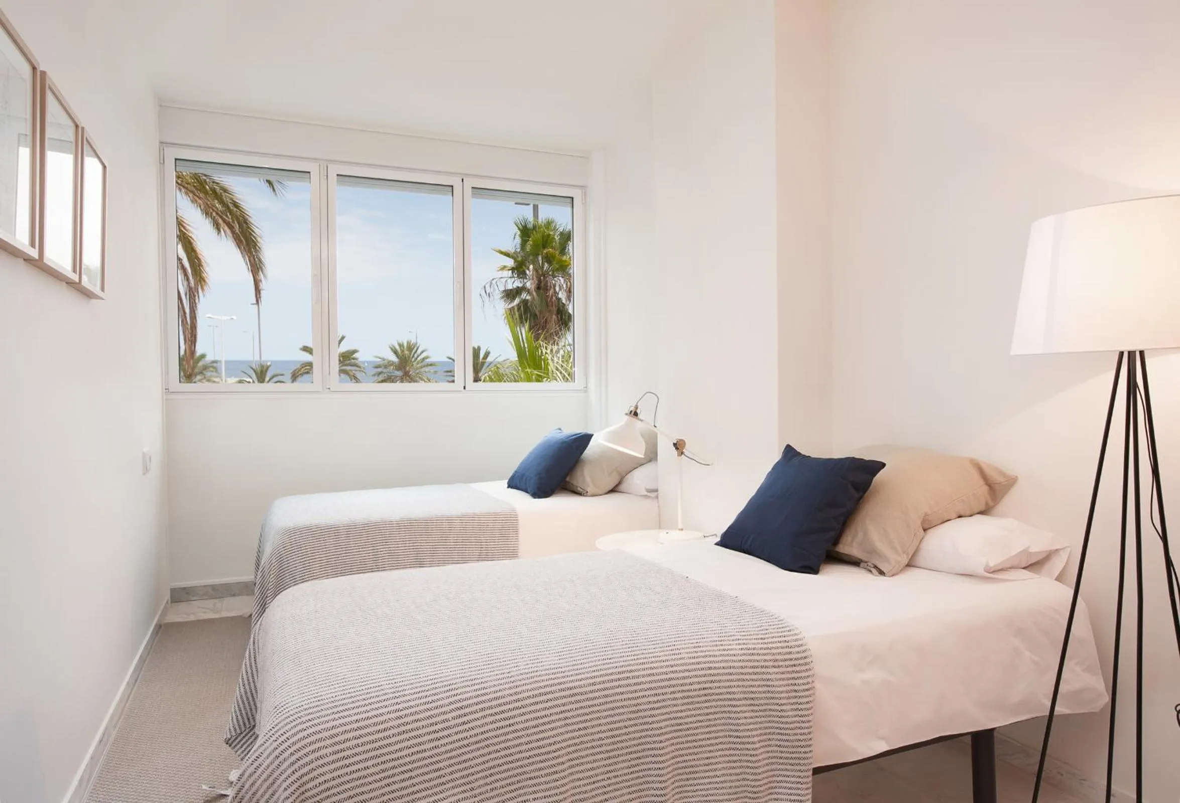 Bedroom, Bed in Rent Top Apartments Beach-Diagonal Mar