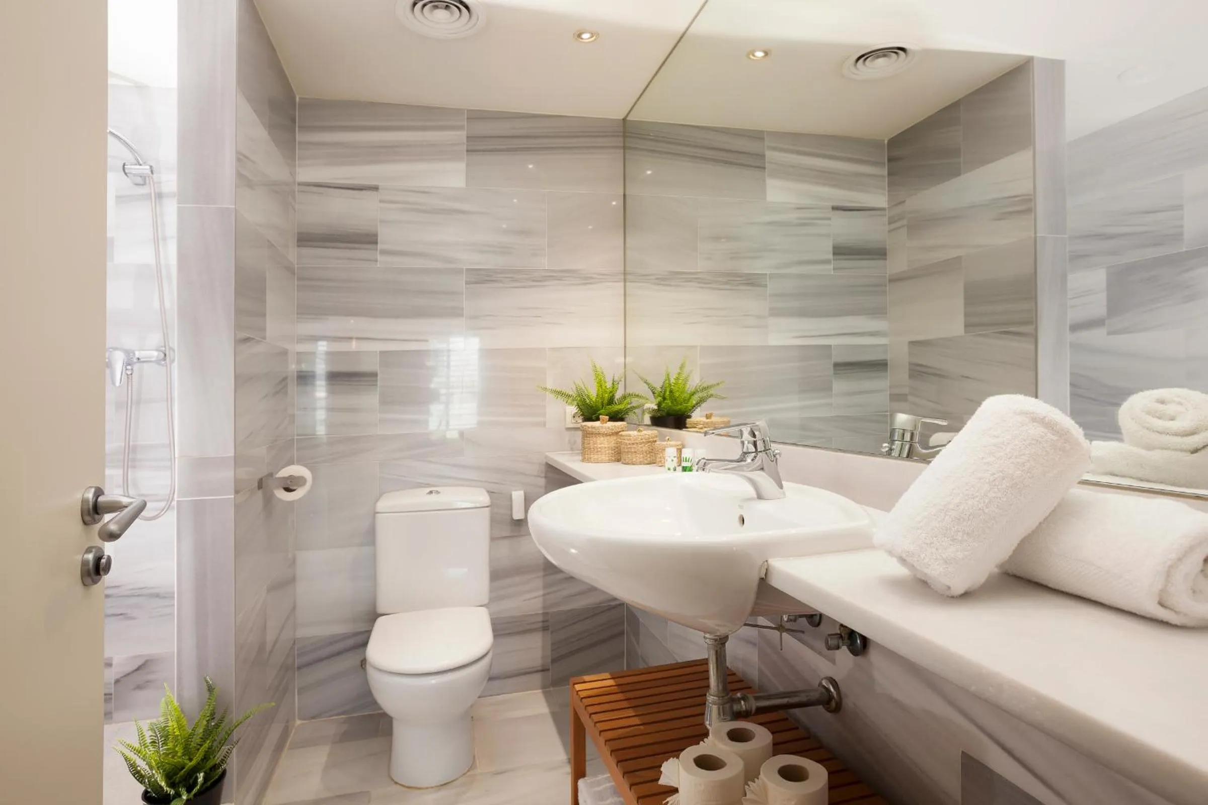 Shower in Rent Top Apartments Beach-Diagonal Mar