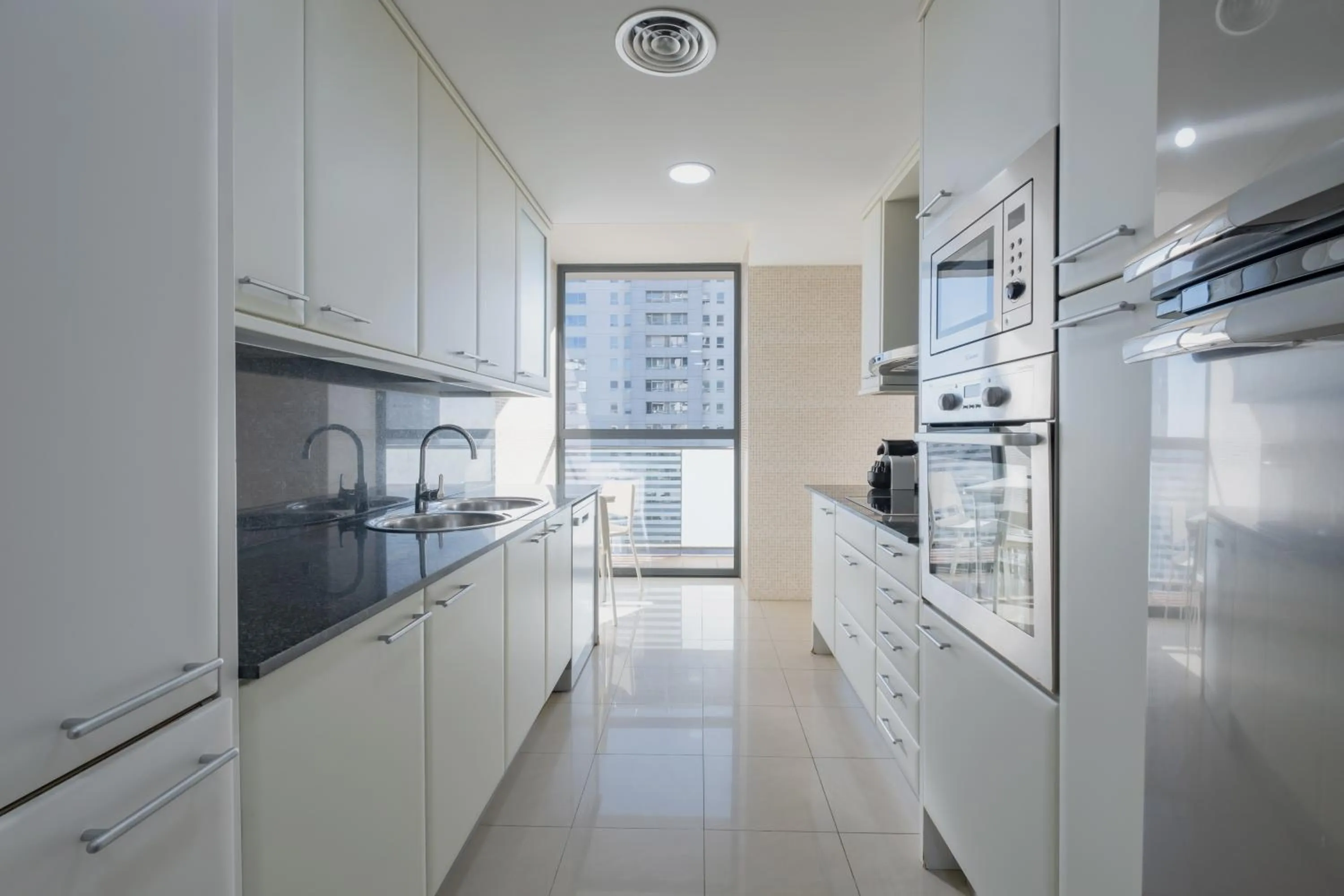 Kitchen or kitchenette in Rent Top Apartments Beach-Diagonal Mar