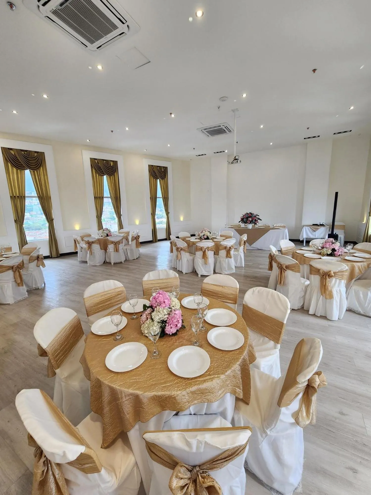 Banquet/Function facilities in Hotel Roseliere Bucaramanga