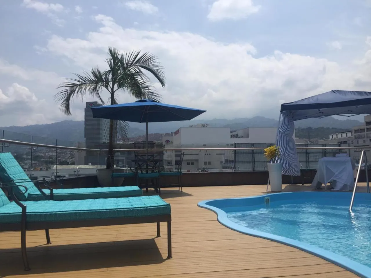 Swimming pool in Hotel Roseliere Bucaramanga