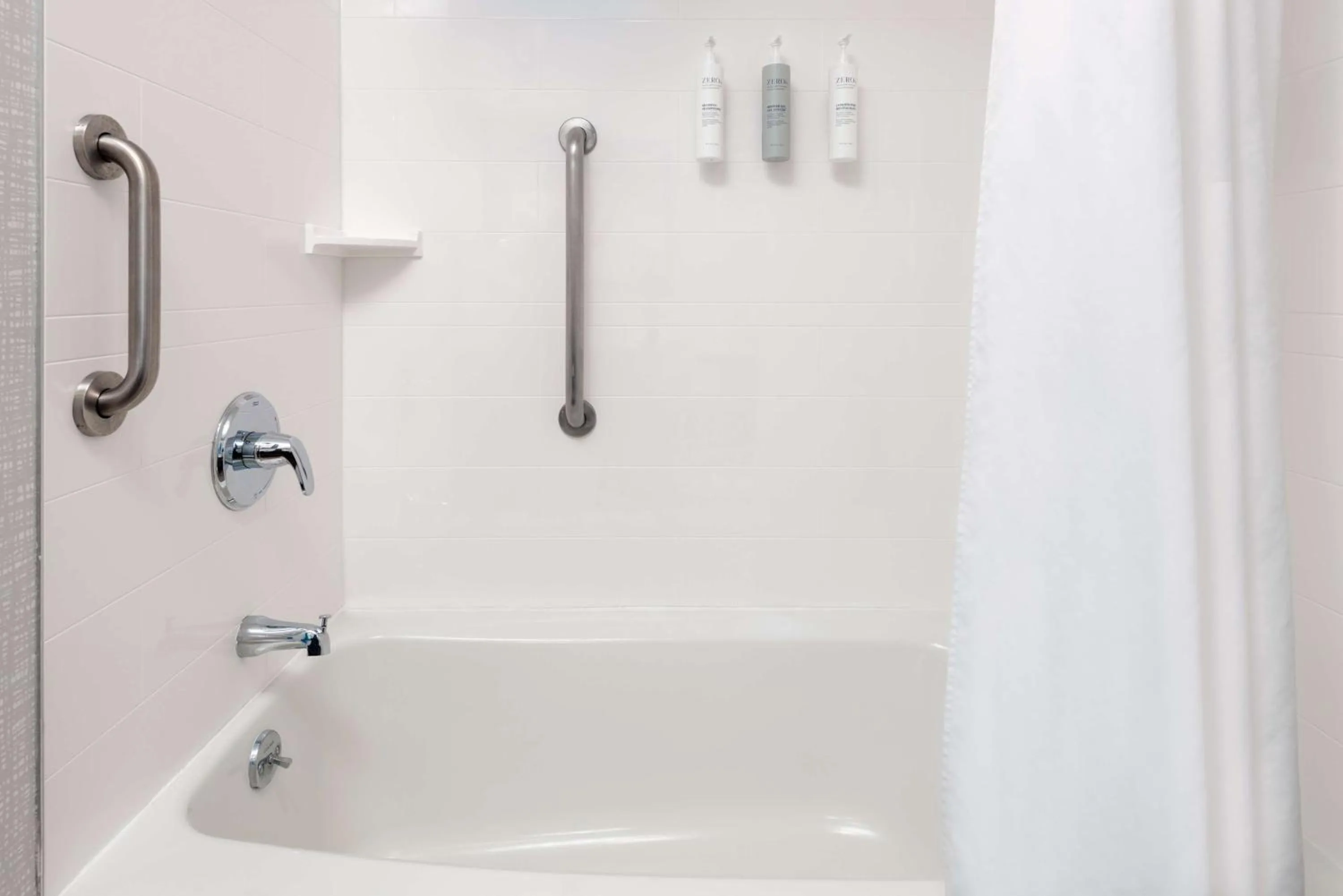 Bathroom in Hampton Inn Boston Bedford Burlington