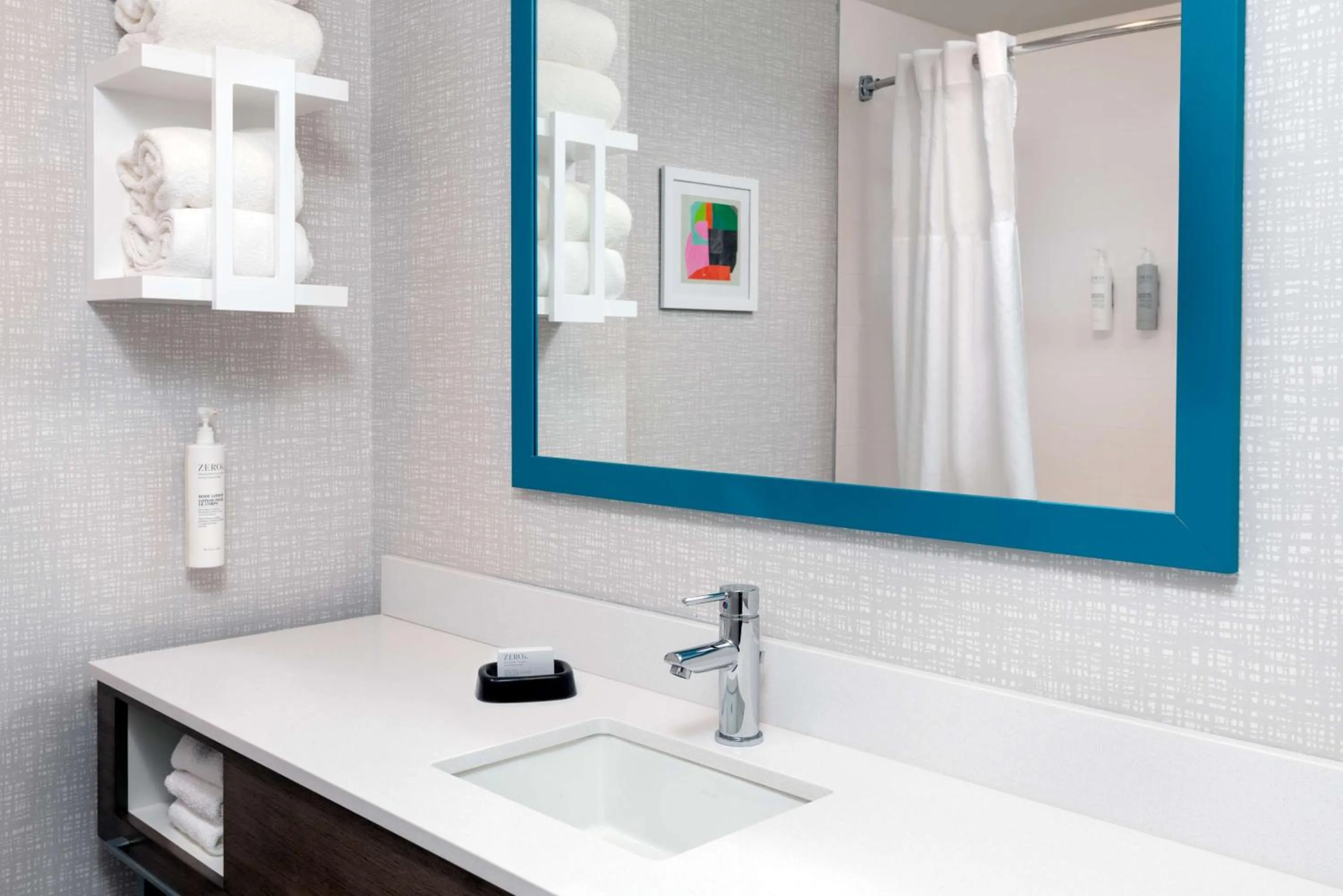 Bathroom in Hampton Inn Boston Bedford Burlington