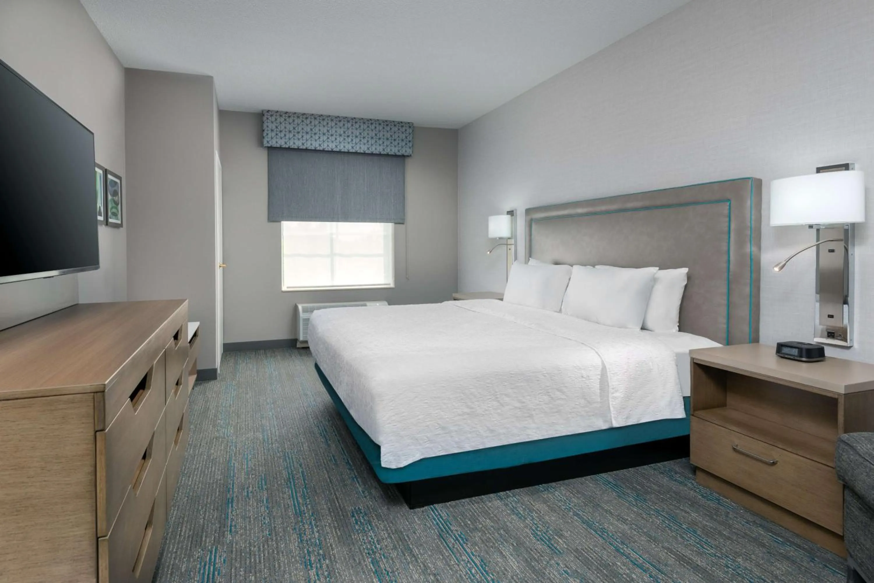 Bed in Hampton Inn Boston Bedford Burlington