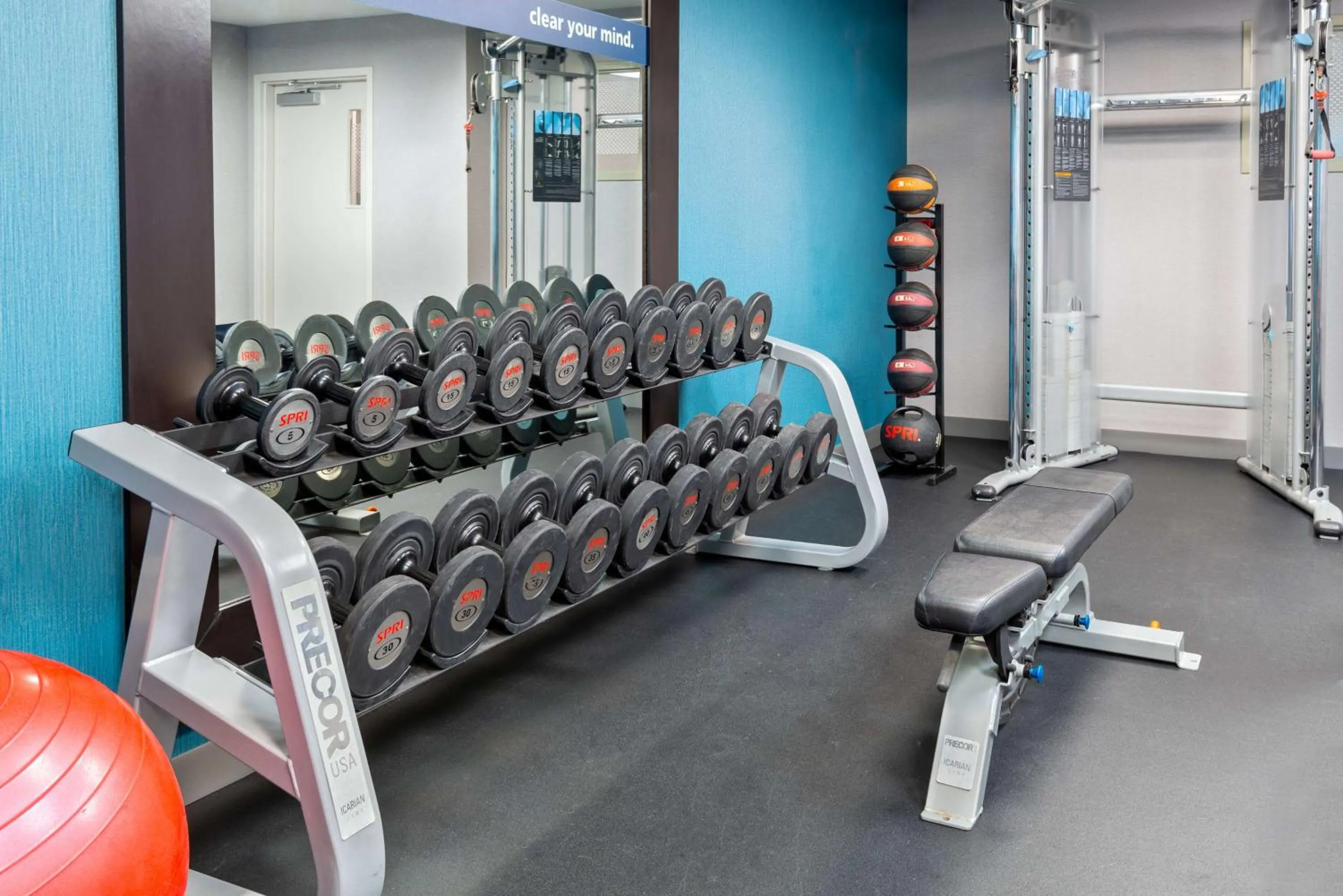 Fitness centre/facilities in Hampton Inn Boston Bedford Burlington
