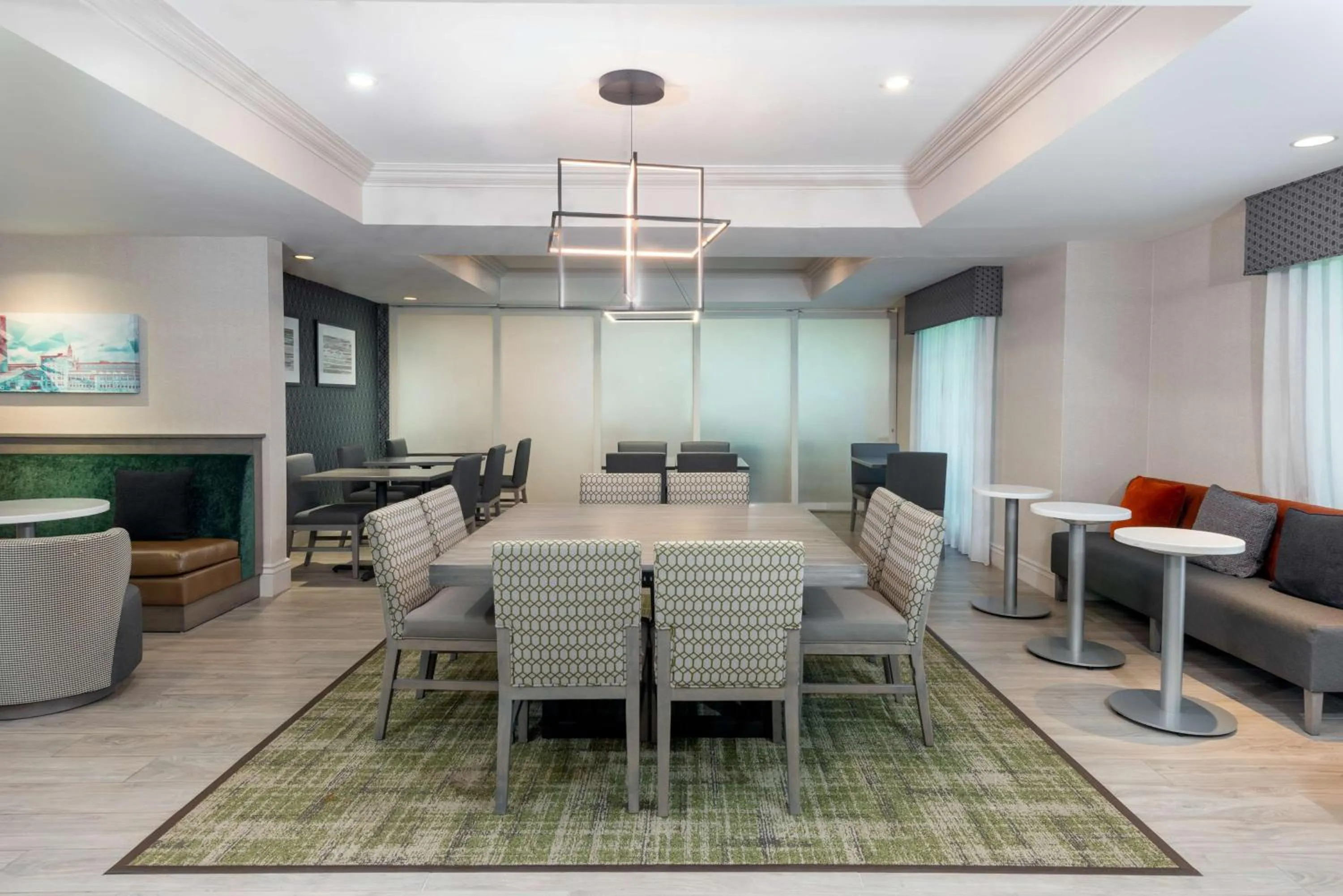 Breakfast in Hampton Inn Boston Bedford Burlington