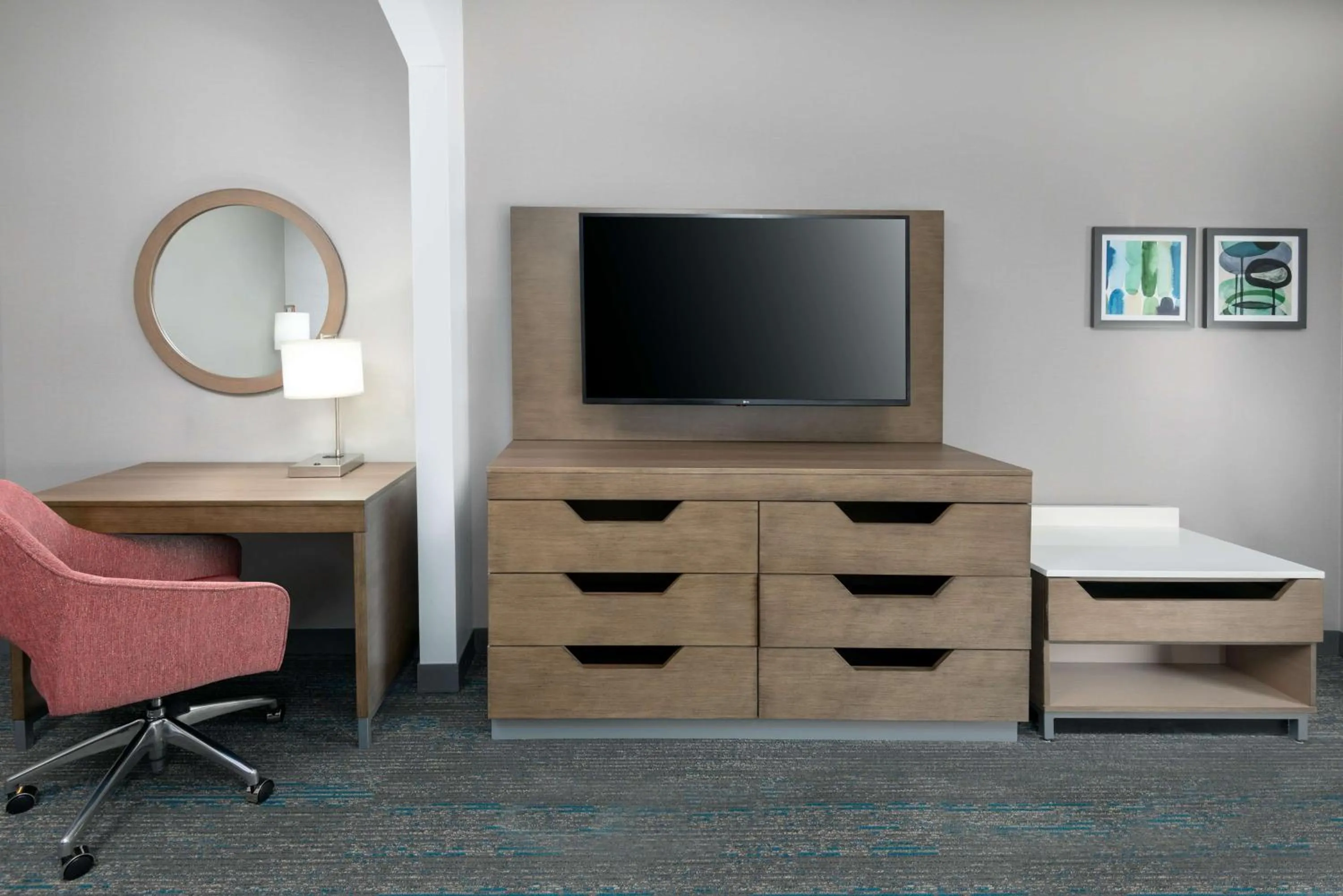 Bedroom in Hampton Inn Boston Bedford Burlington