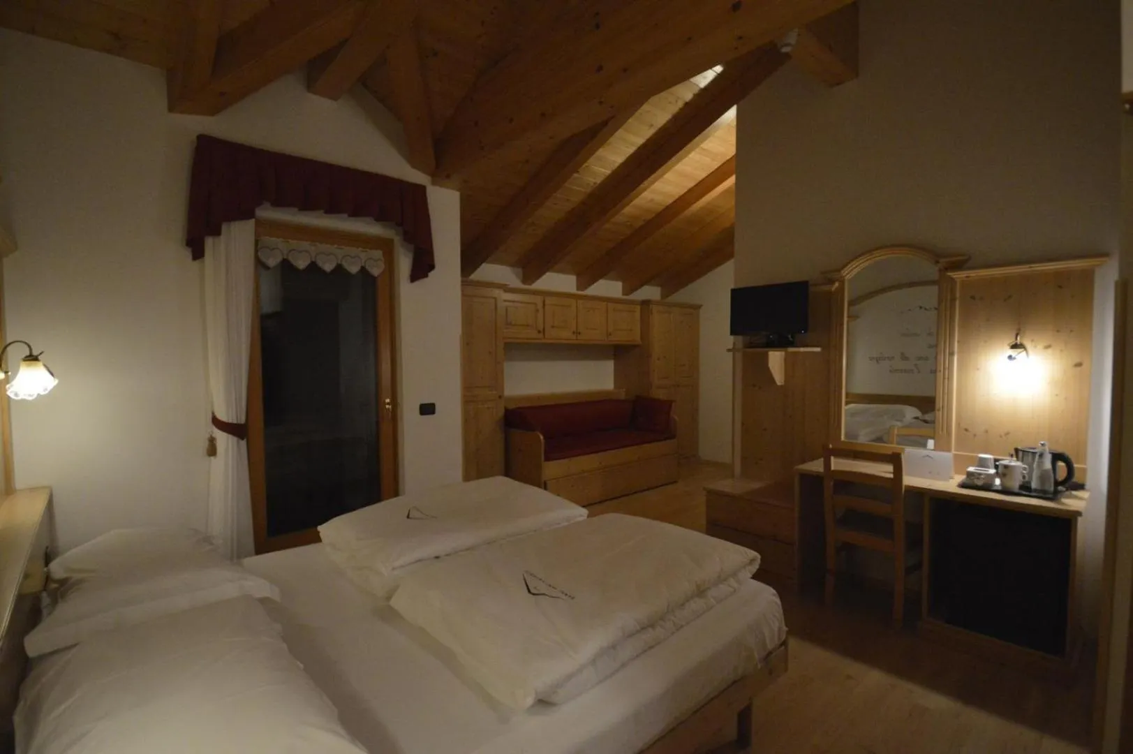 Bed in Hotel Garnì Sant'Antonio con Spa