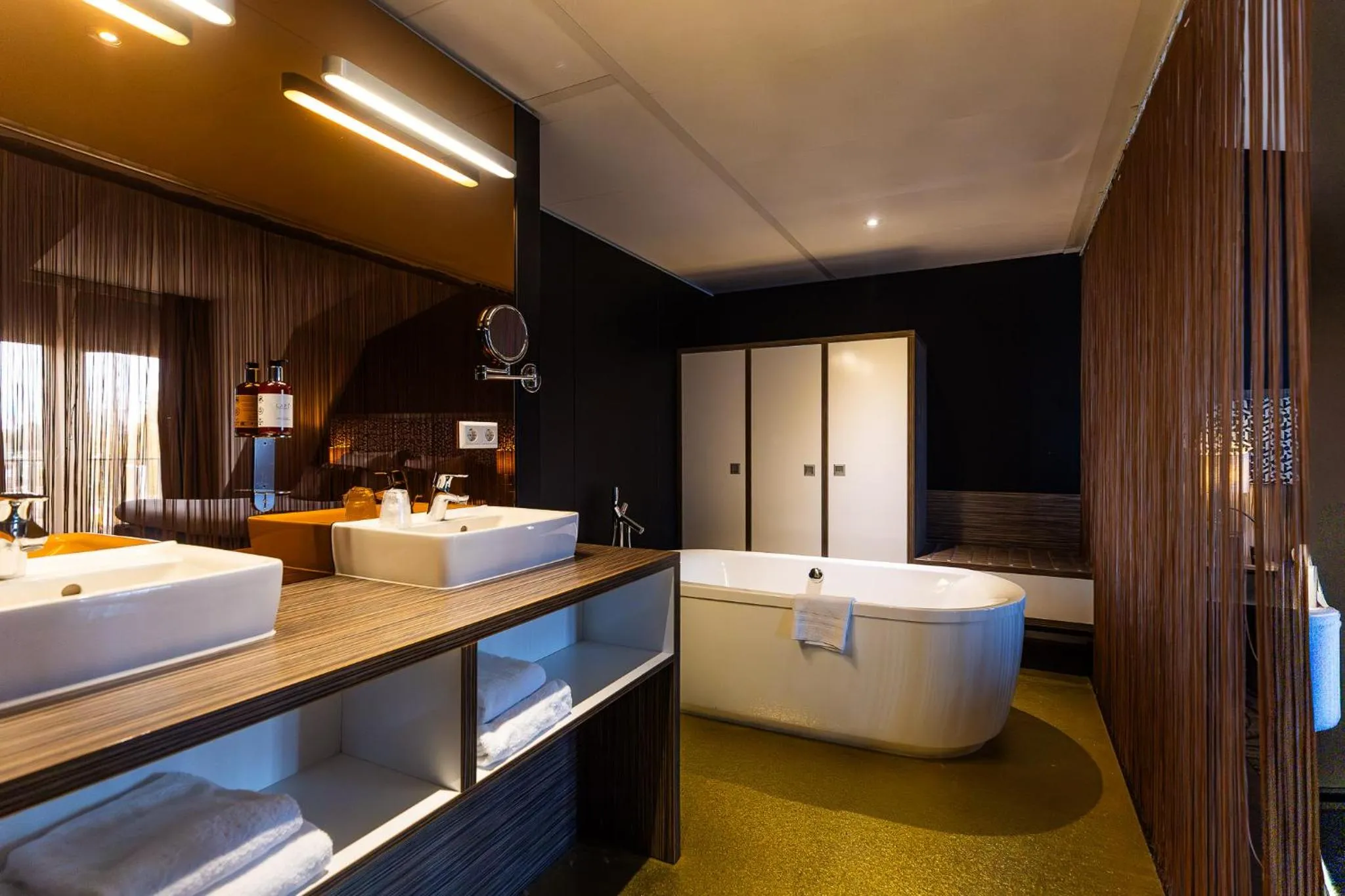 Bed in City Hotel Gouda, WorldHotels Crafted Collection