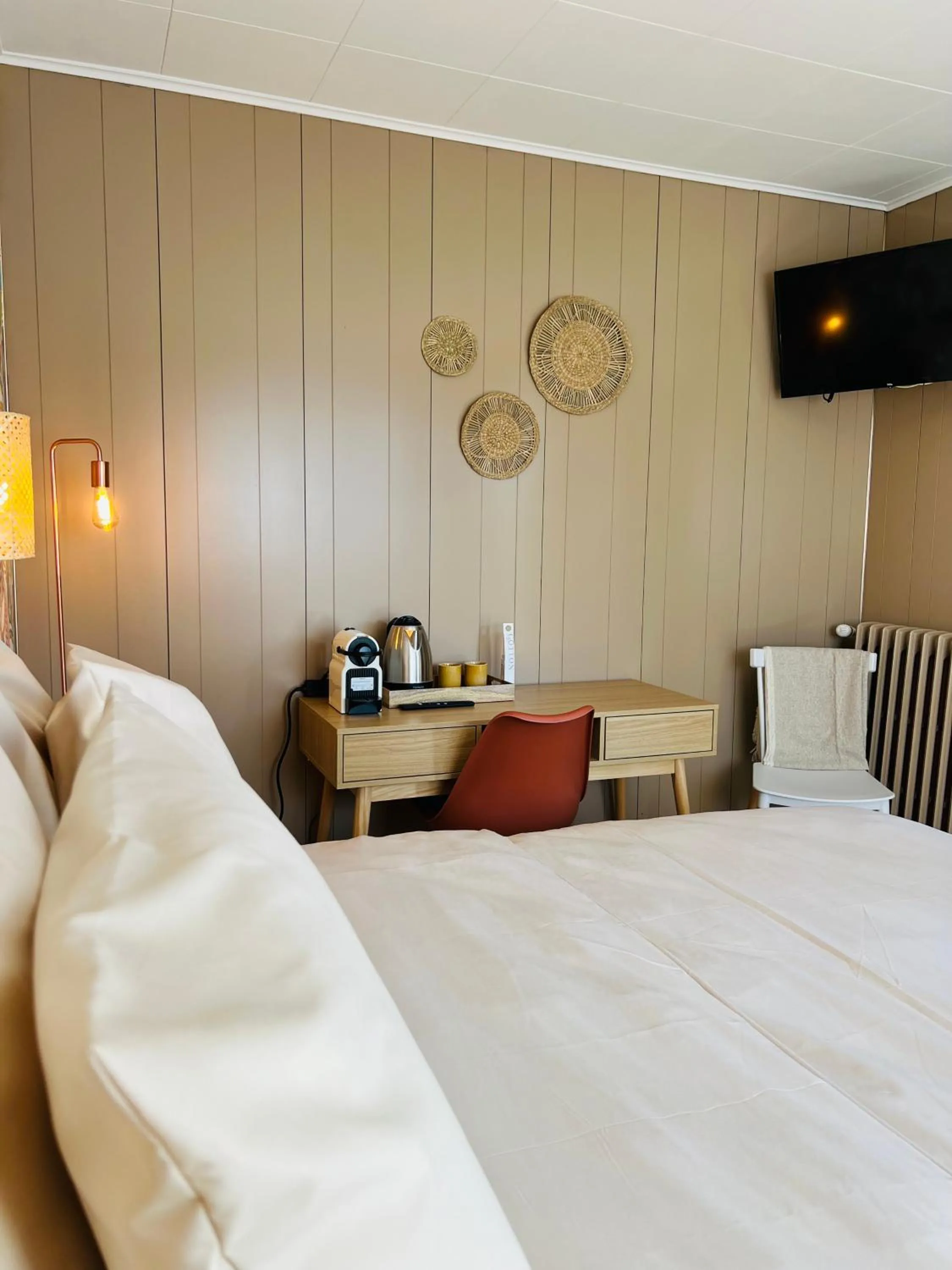 Bedroom, Bed in Motel Les Broussailles