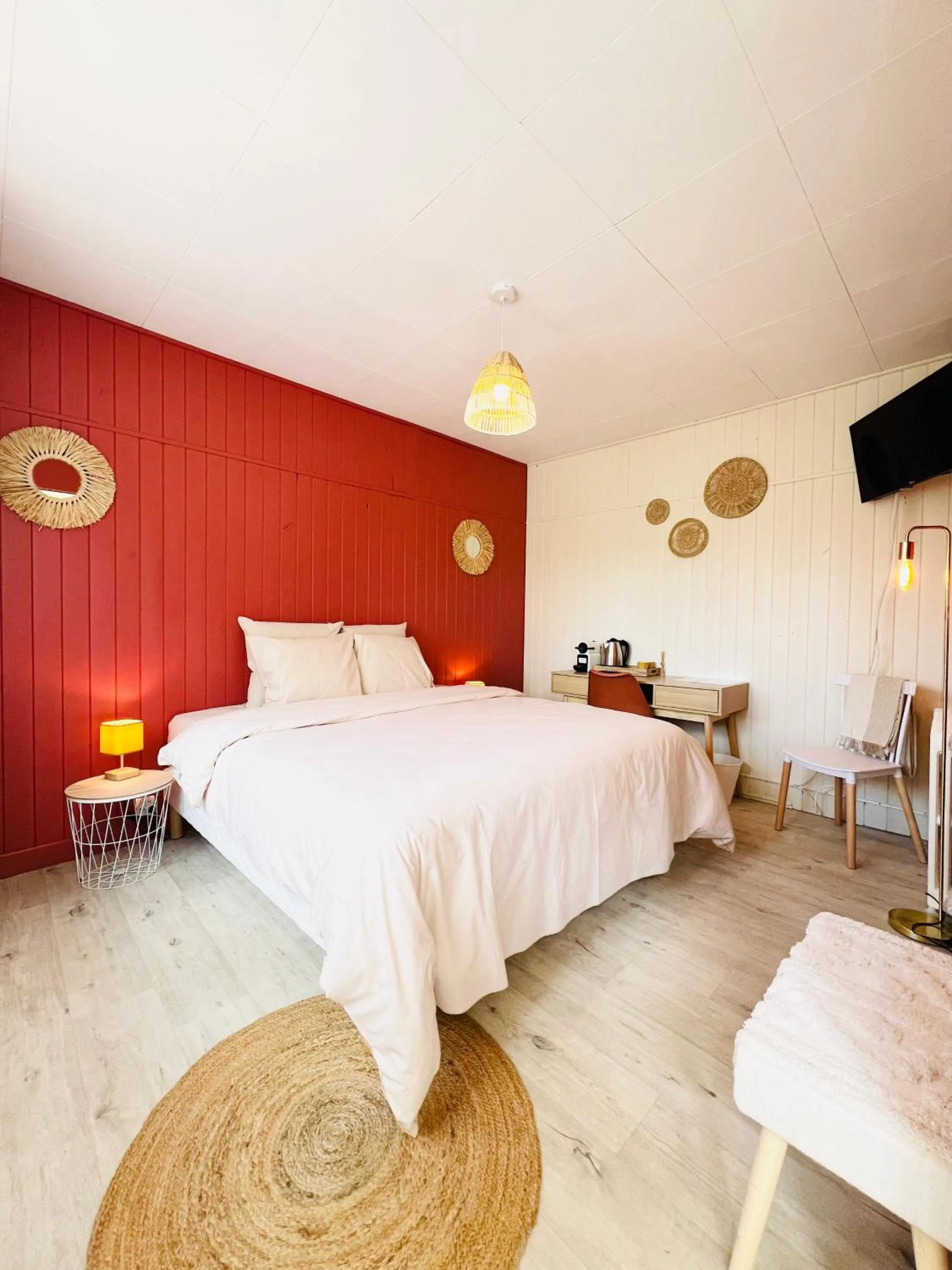 Photo of the whole room, Bed in Motel Les Broussailles