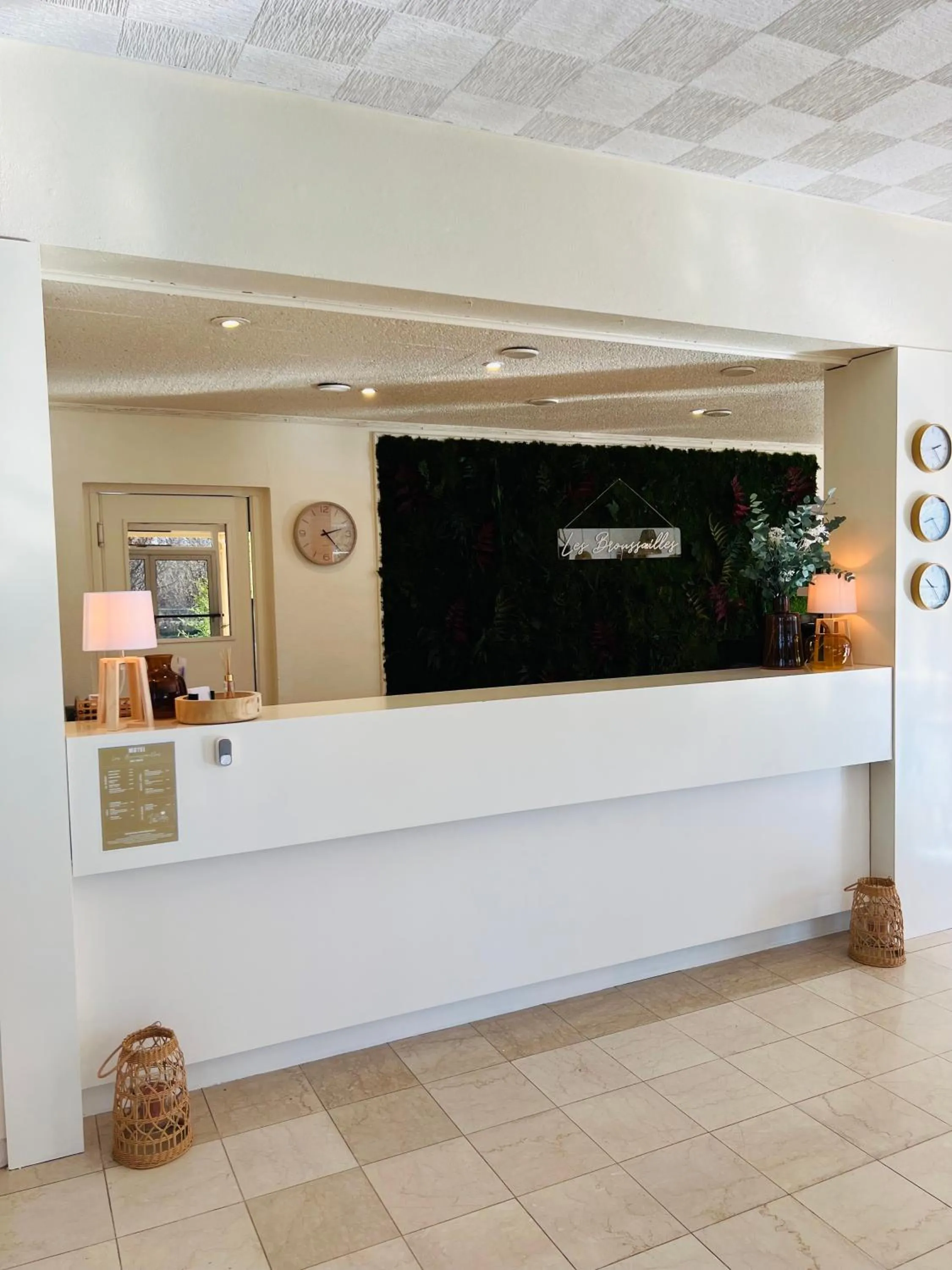 Lobby or reception in Motel Les Broussailles