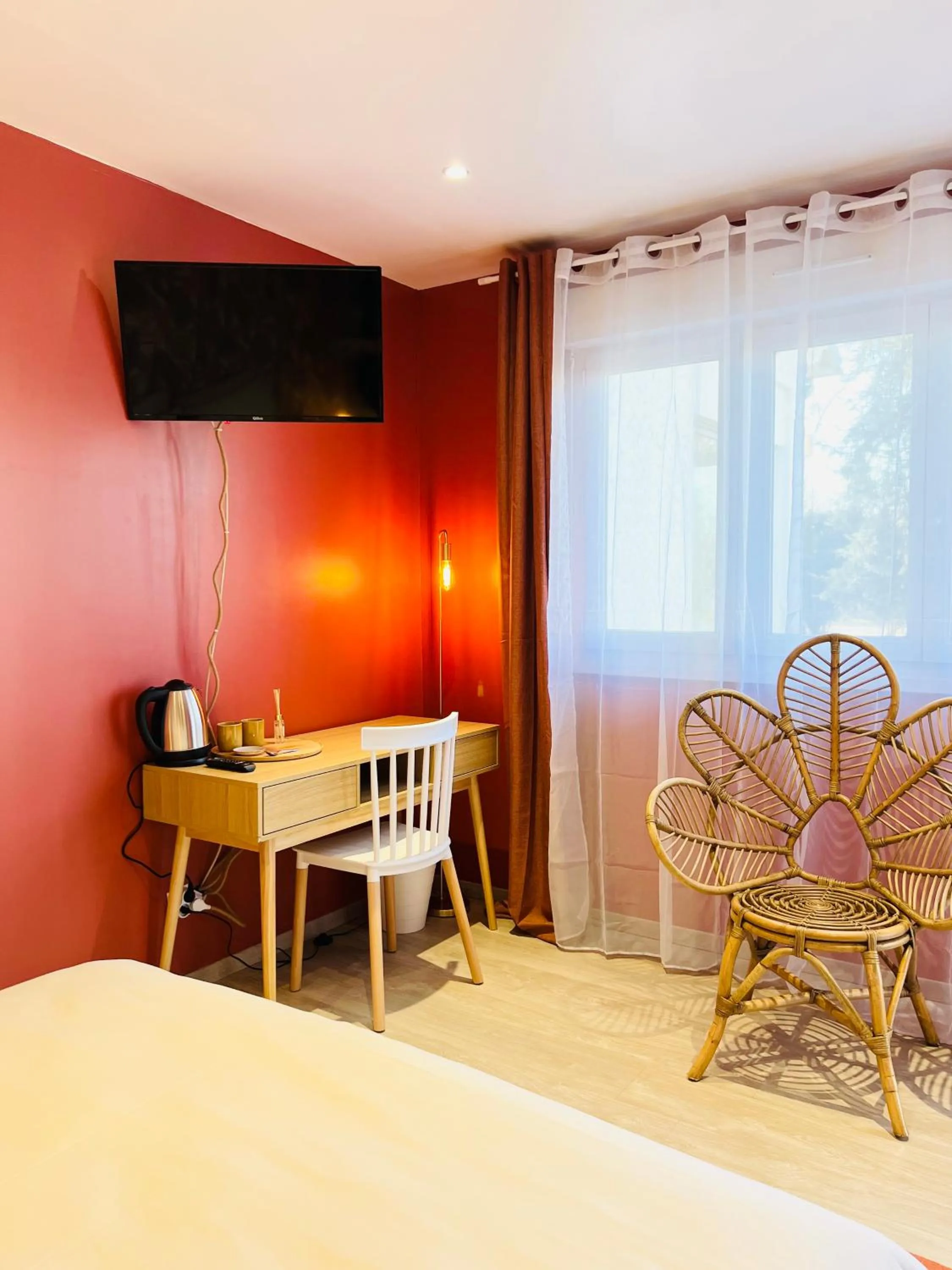 TV and multimedia, Bed in Motel Les Broussailles